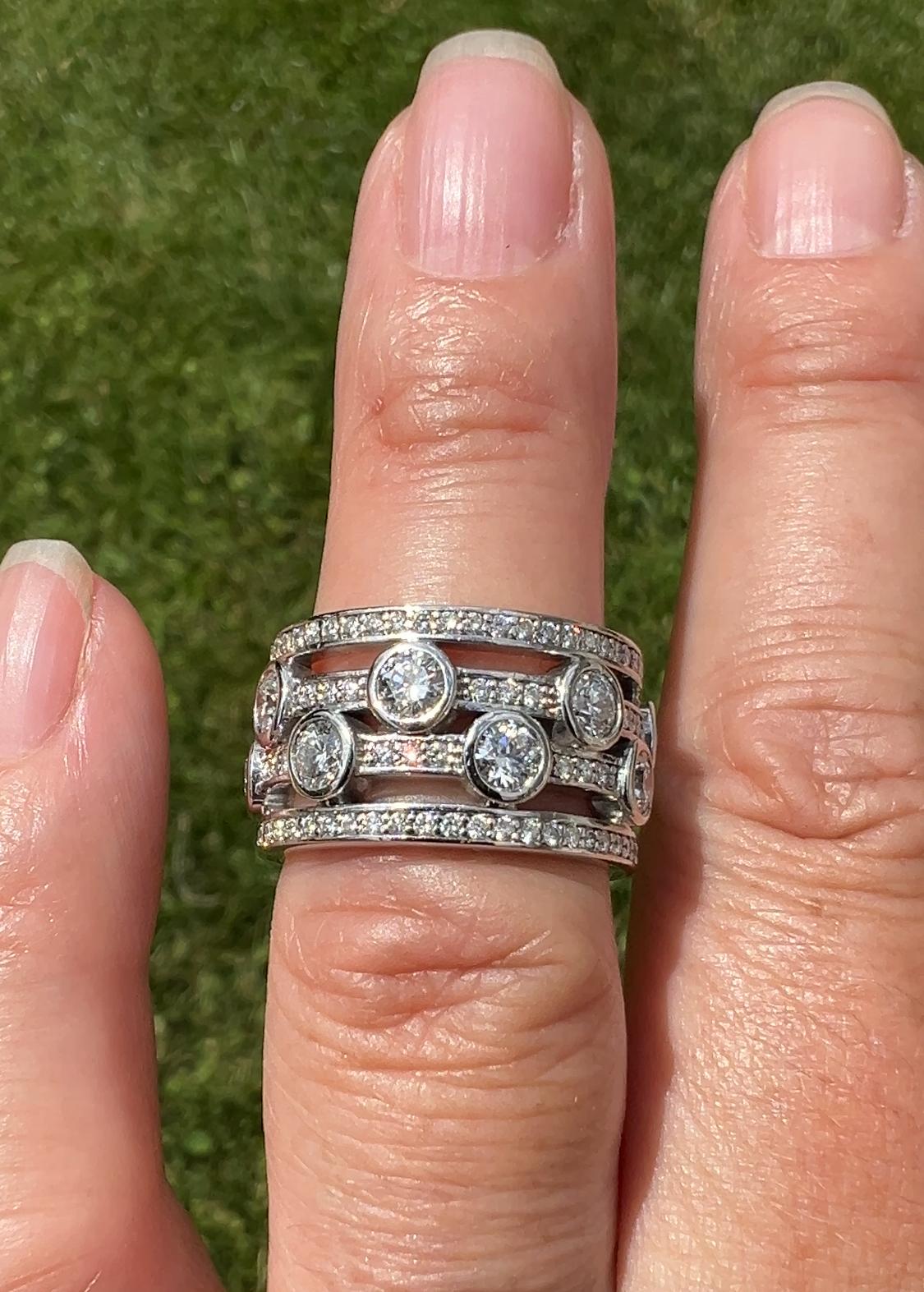 Anillo Eterno de Diamantes Hearts On Fire de Oro Blanco de 18k Contemporáneo en venta