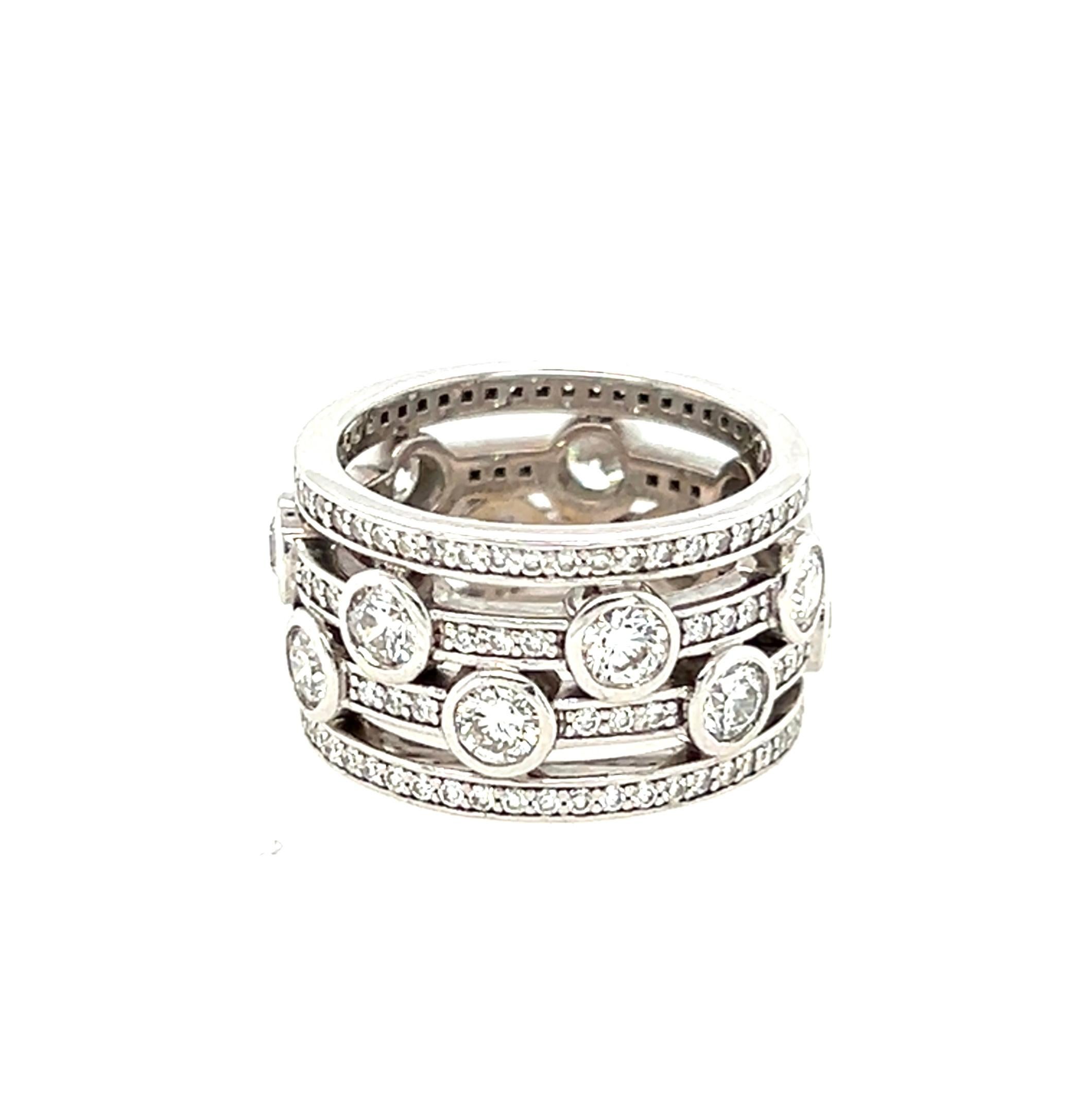 Anillo Eterno de Diamantes Hearts On Fire de Oro Blanco de 18k en venta 1