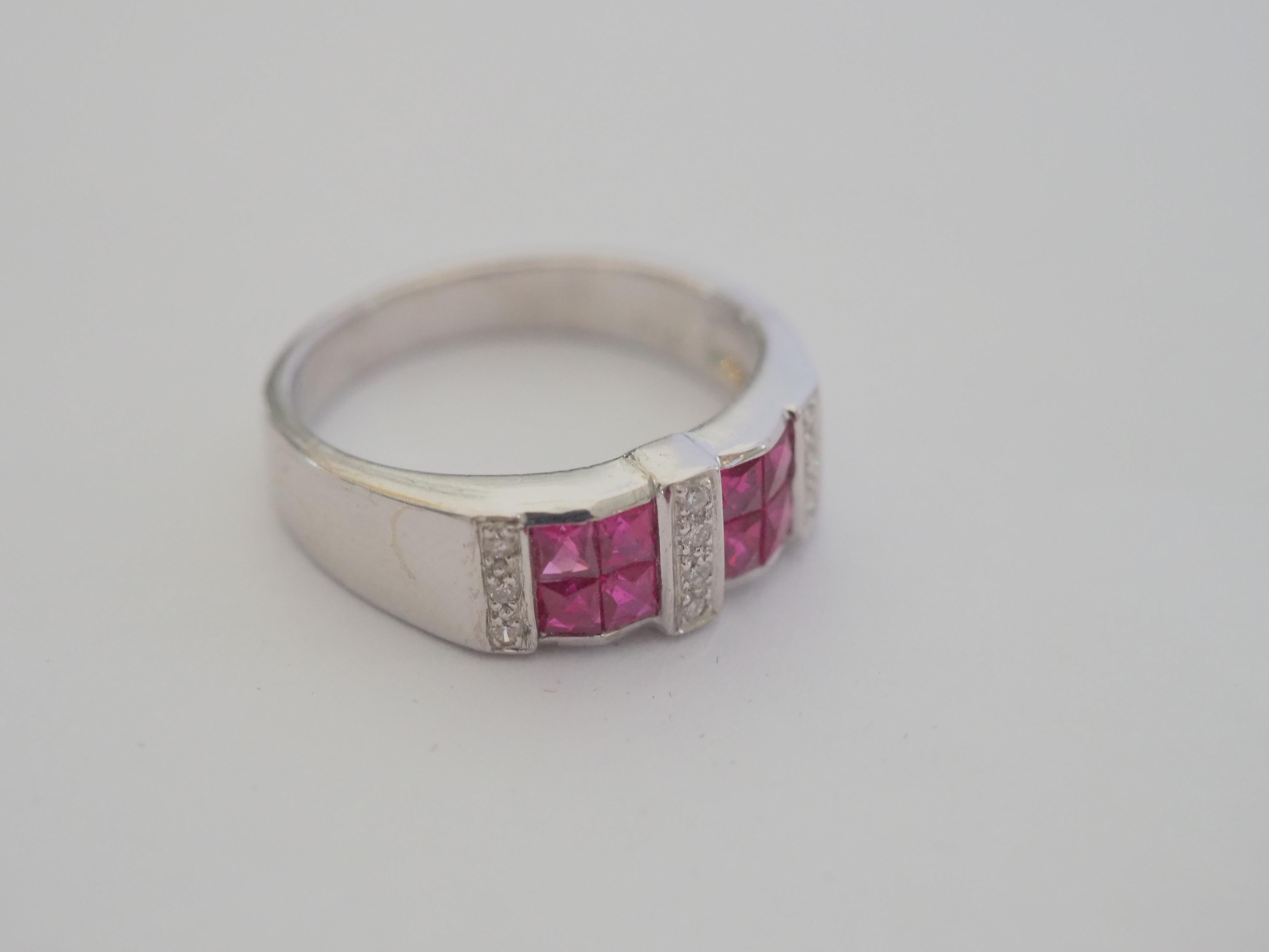 18K White Gold Heavy 1.30ct Ruby & 0.08ct Diamond Cluster Band RIng In Excellent Condition In เกาะสมุย, TH