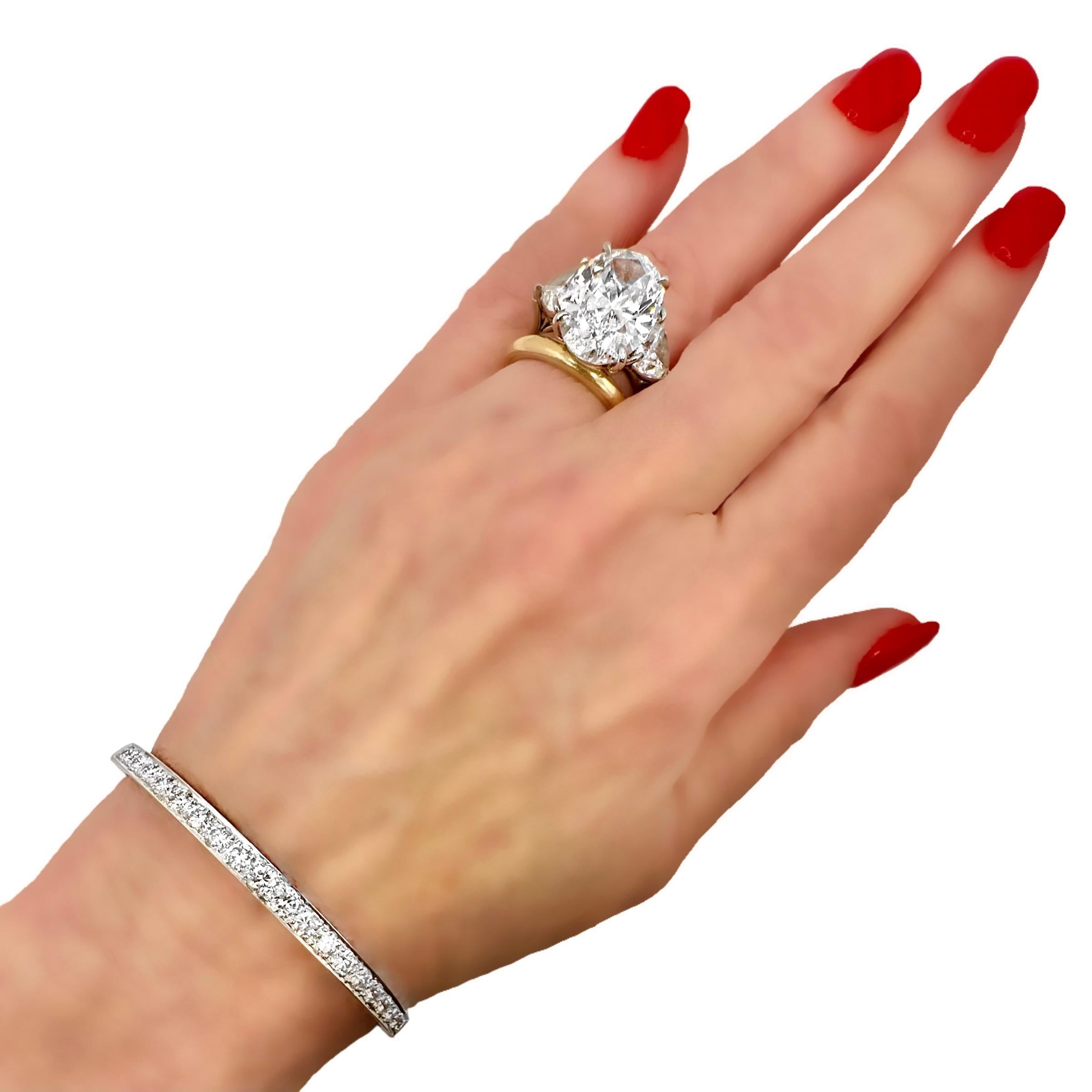 18K White Gold Hinged Bangle Bracelet with 2.20ct of Diamonds Across The Top 4