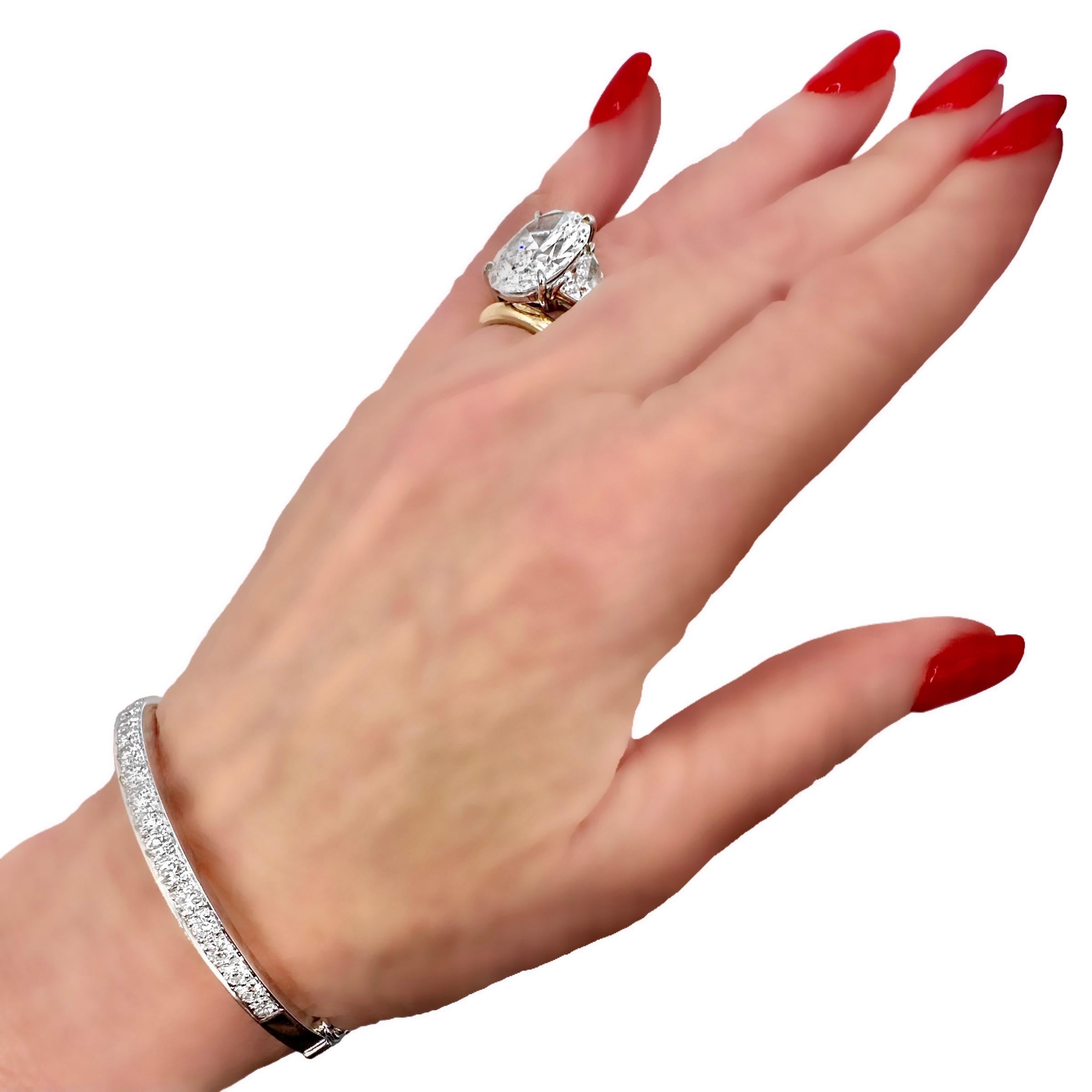 18K White Gold Hinged Bangle Bracelet with 2.20ct of Diamonds Across The Top 5