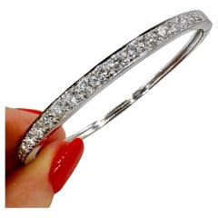 18K White Gold Hinged Bangle Bracelet with 2.20ct of Diamonds Across The Top