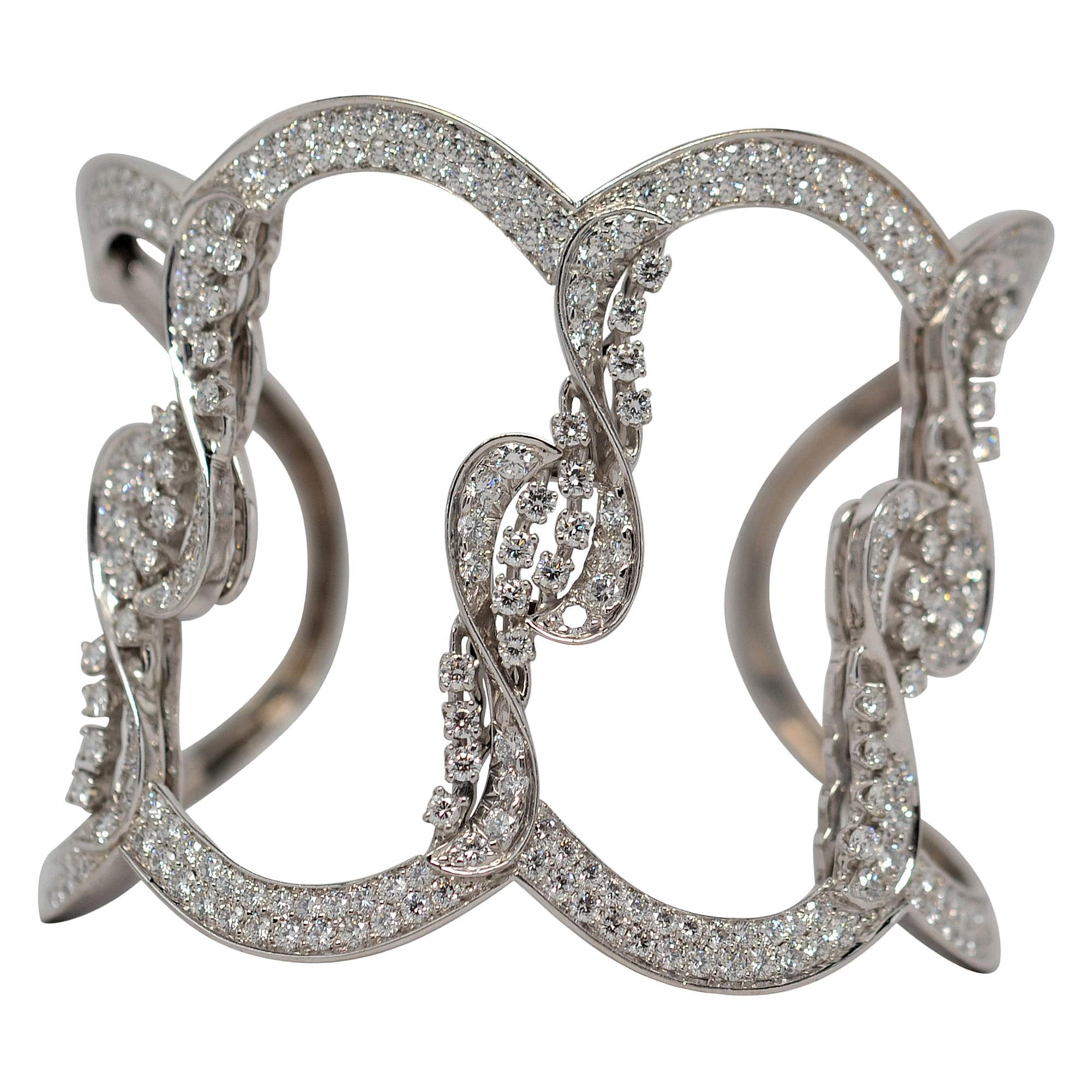 18k White Gold Hinged Cuff Bracelet with Round Cut Diamonds, 8.72 Carats For Sale