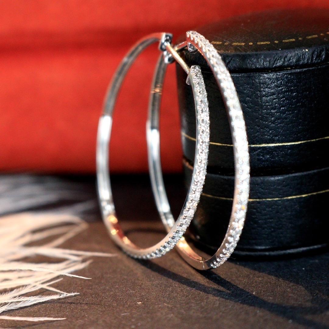 Edelmetall Zustand
18K Weißgold　

Echtheitszertifikat
Bescheinigung über die Schätzung 
Farbe
18k Weißgold Diamant-Ohrringe
Reinheit
AU750
Stil
Diamant