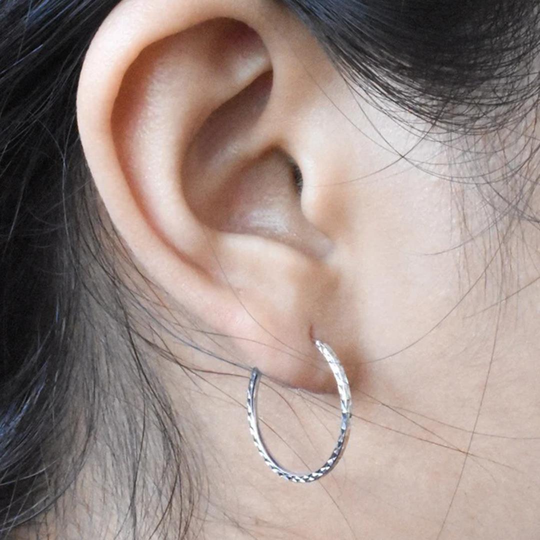 Modern 18k White Gold Hoop Earrings Diamond Cut Textured Hoop Lightweight Hoop Earrings For Sale