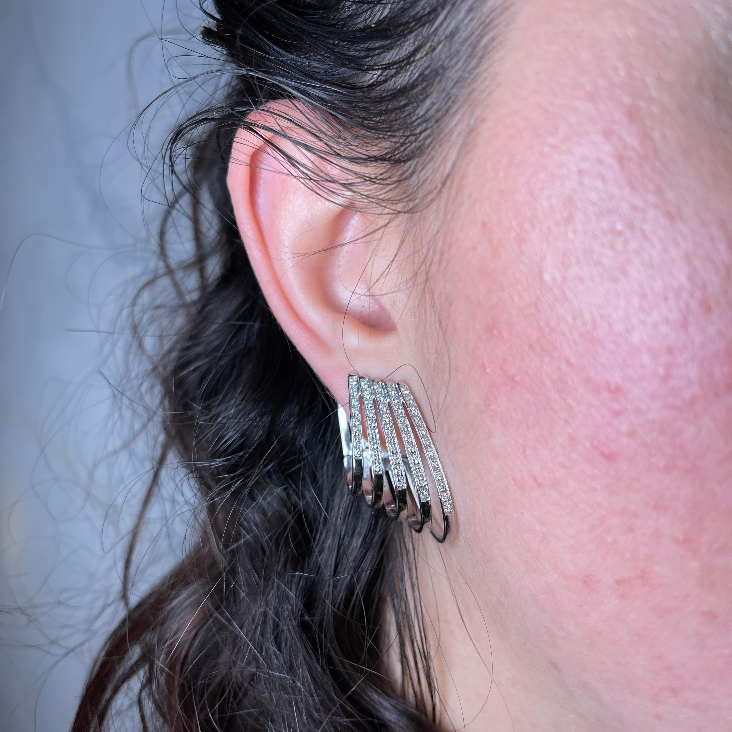 18K White Gold Hoop Earrings with Five Diamond Rows In New Condition For Sale In Bergamo, BG