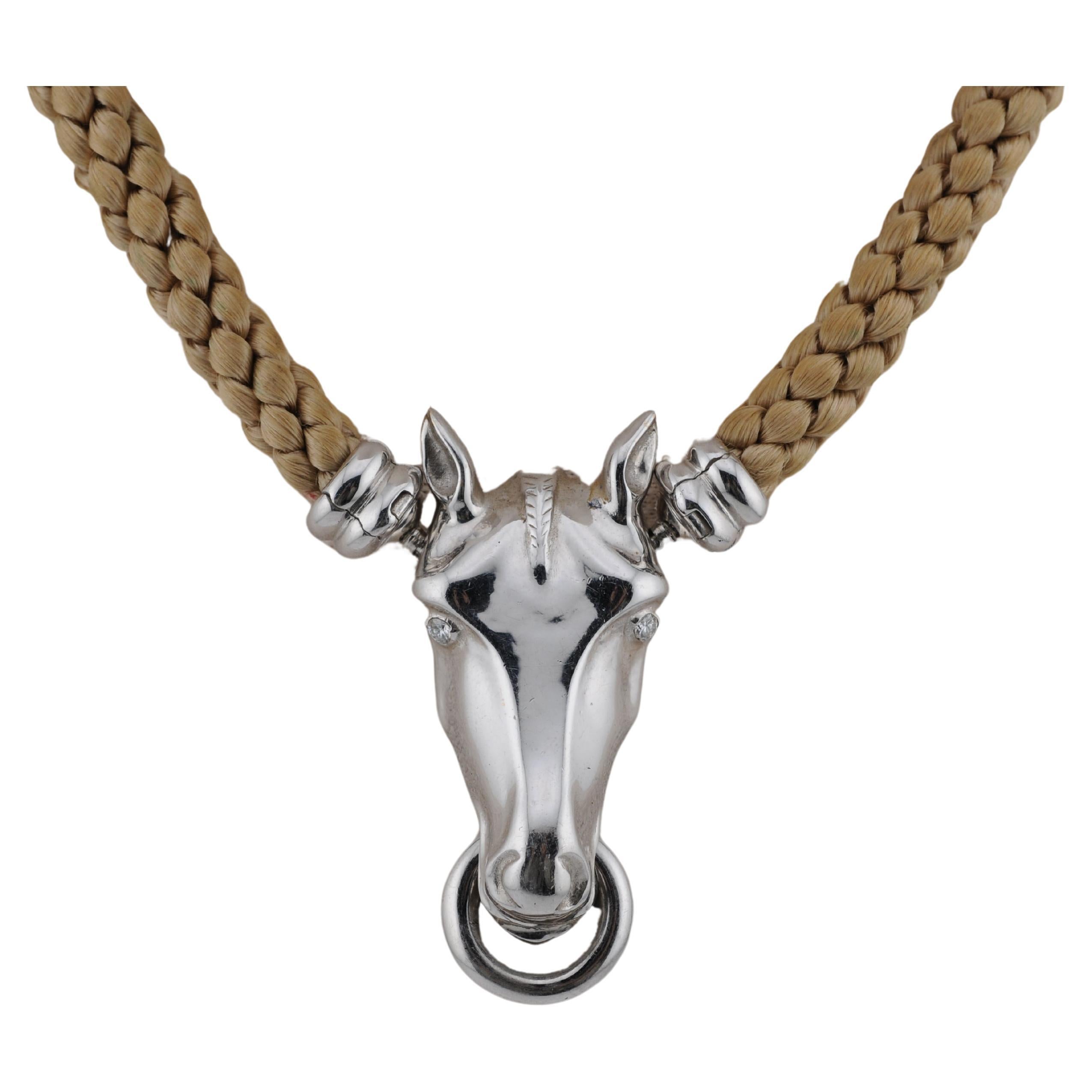 Pendentif tête de cheval en or blanc 18k avec yeux en diamant, 27,7 g