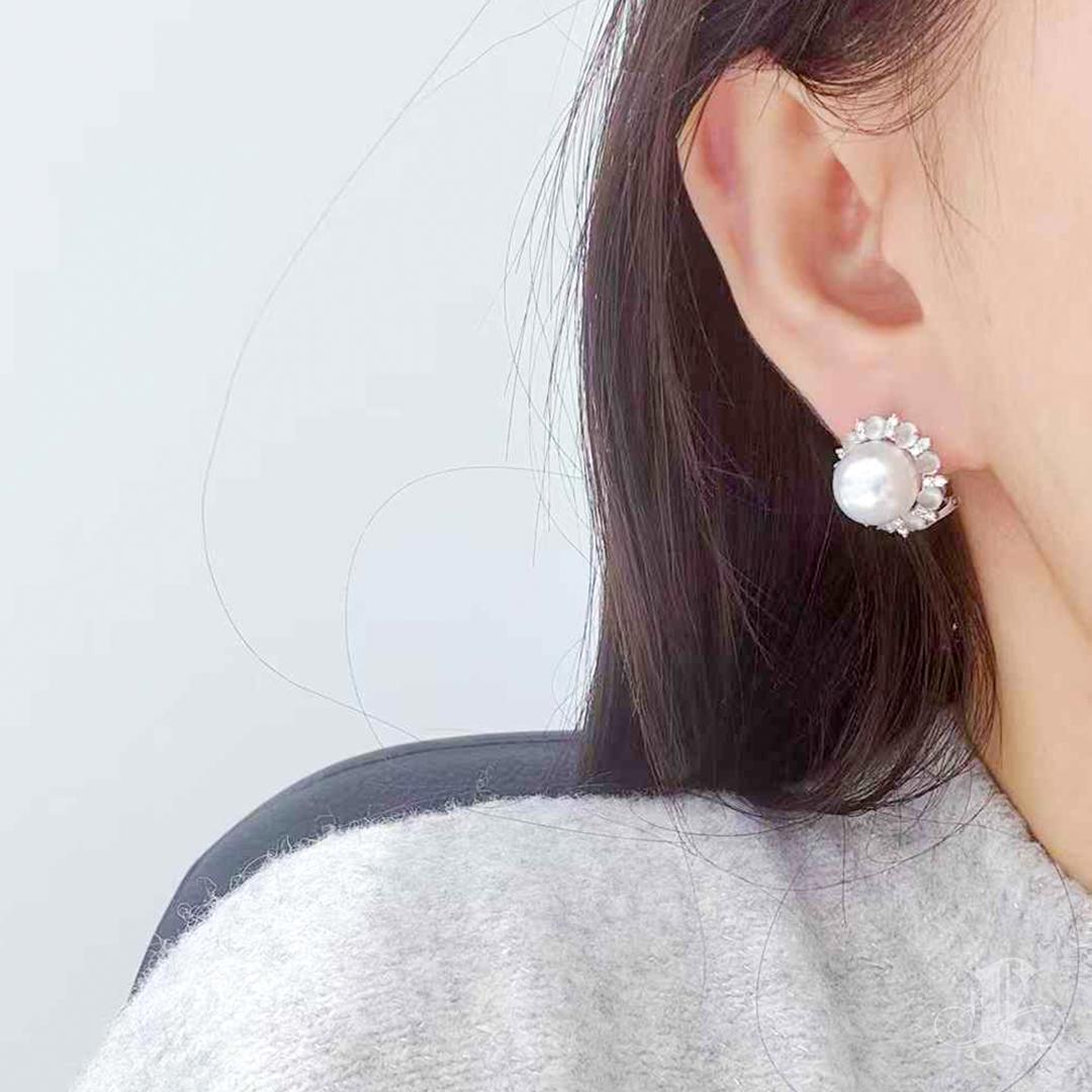 Uncut 【Jādora】Icy Bloom White Jadeite & South Sea Pearl Earrings For Sale