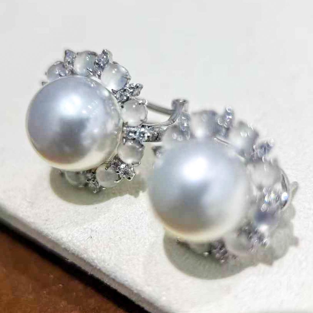 Women's 【Jādora】Icy Bloom White Jadeite & South Sea Pearl Earrings For Sale