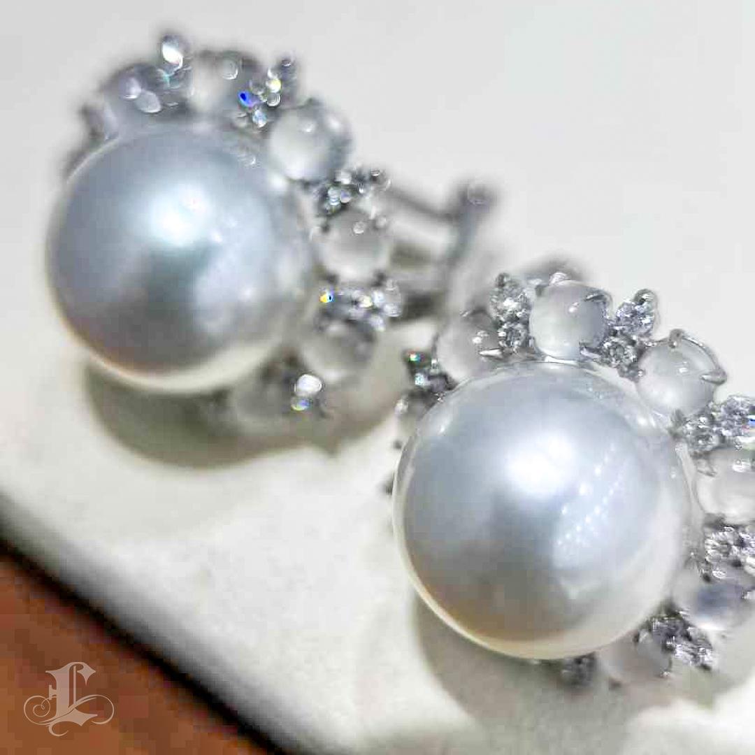 【Jādora】Icy Bloom White Jadeite & South Sea Pearl Earrings For Sale 1