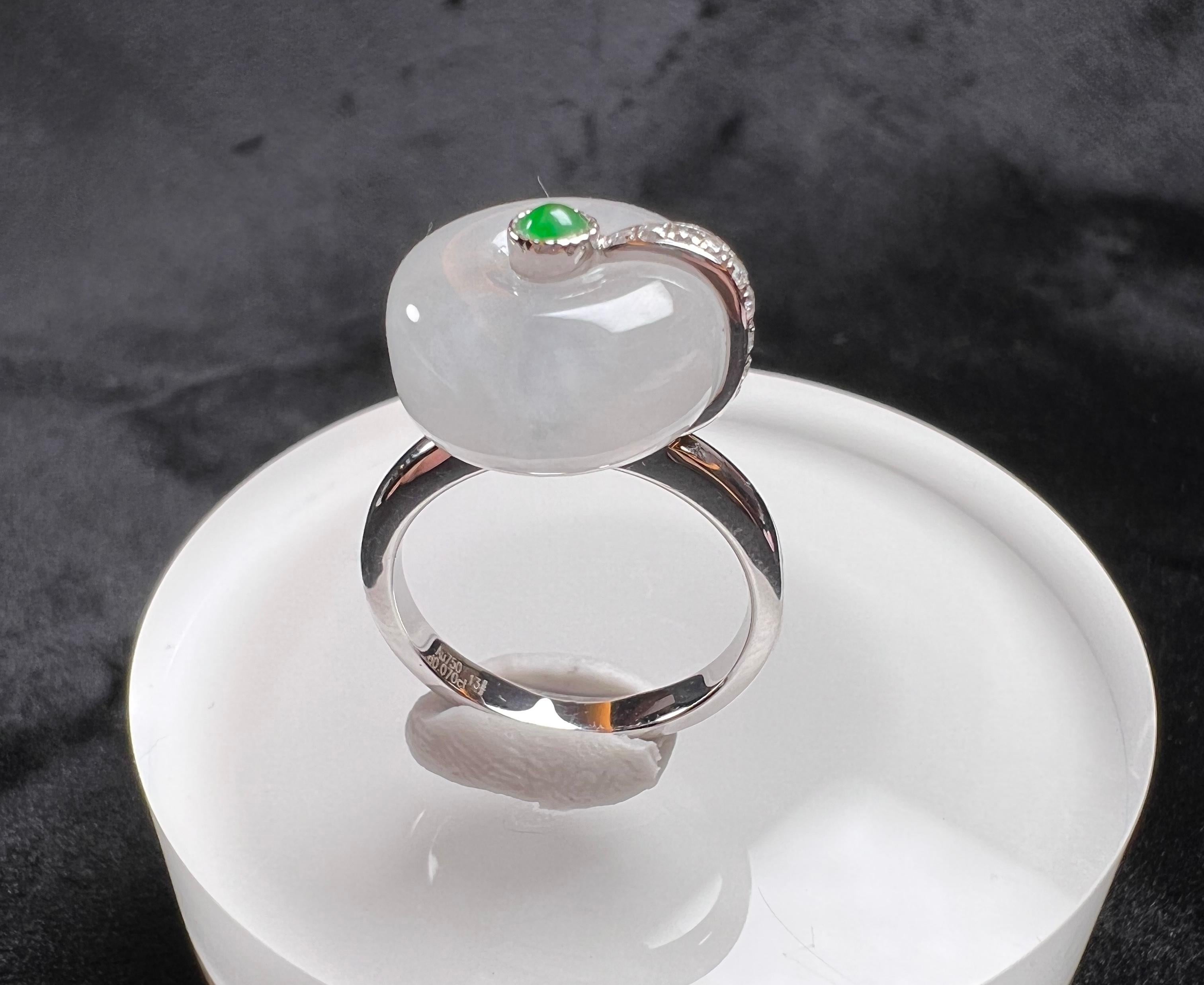 18K White Gold Icy Jadeite Green Jadeite Apple Ring, Cocktail ring

Size: M 1/2 (UK) / 6.5 (US)
Circumference (approx.): 53mm
Diameter (approx.): 16.9mm

Total weight (approx.): 6.5g

Icy jadeite measurement (approx.): 13.5*7.5mm
Green jadeite