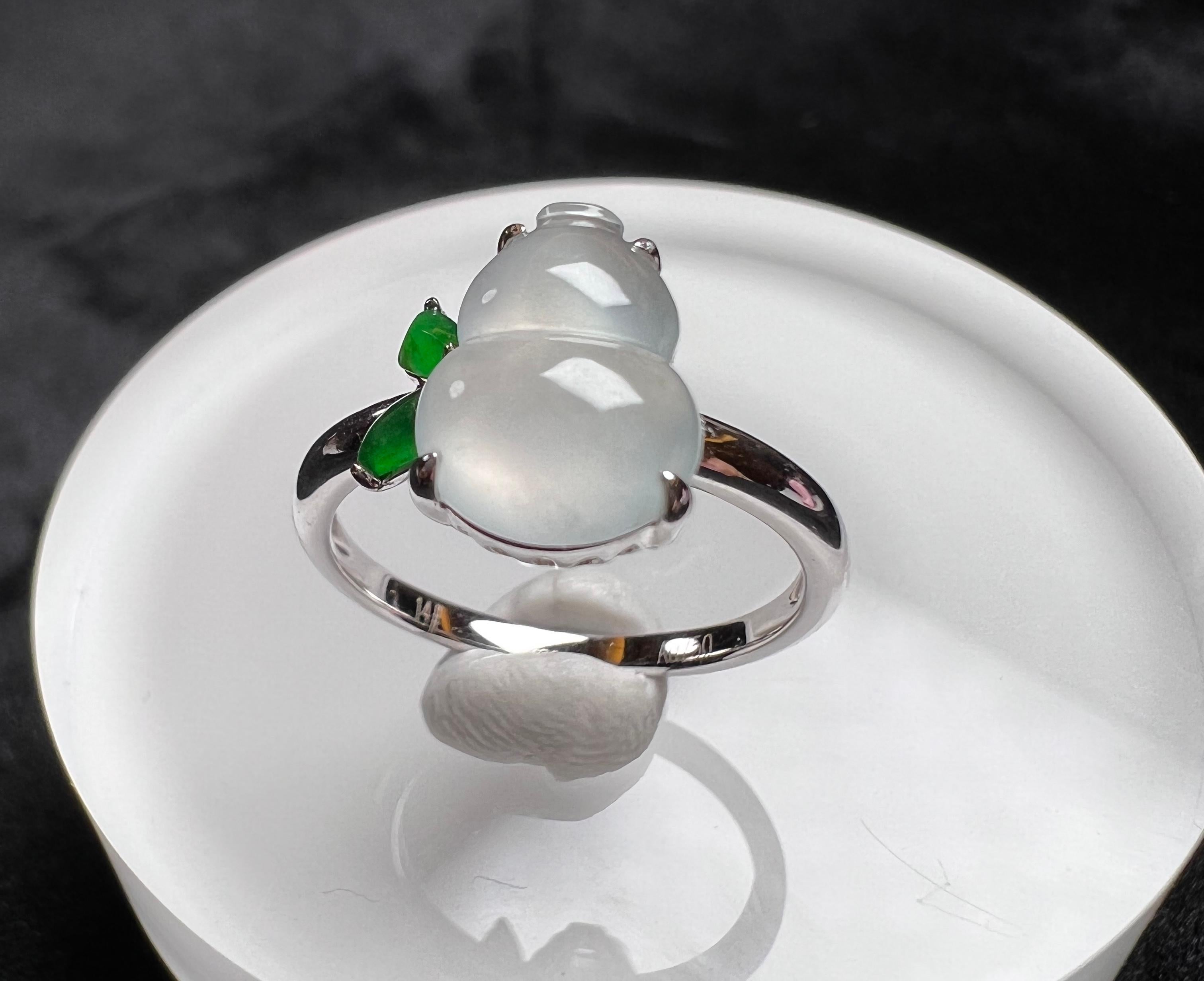18K White Gold Icy Jadeite Green Jadeite Gourd Ring, Cocktail Ring

Size: N (UK) / 7 (US)
Circumference (approx.): 54mm
Diameter (approx.): 17.2mm

Total weight (approx.): 2.9g
Icy jadeite measurement (approx.): 10.9*8mm
Green jadeite measurement