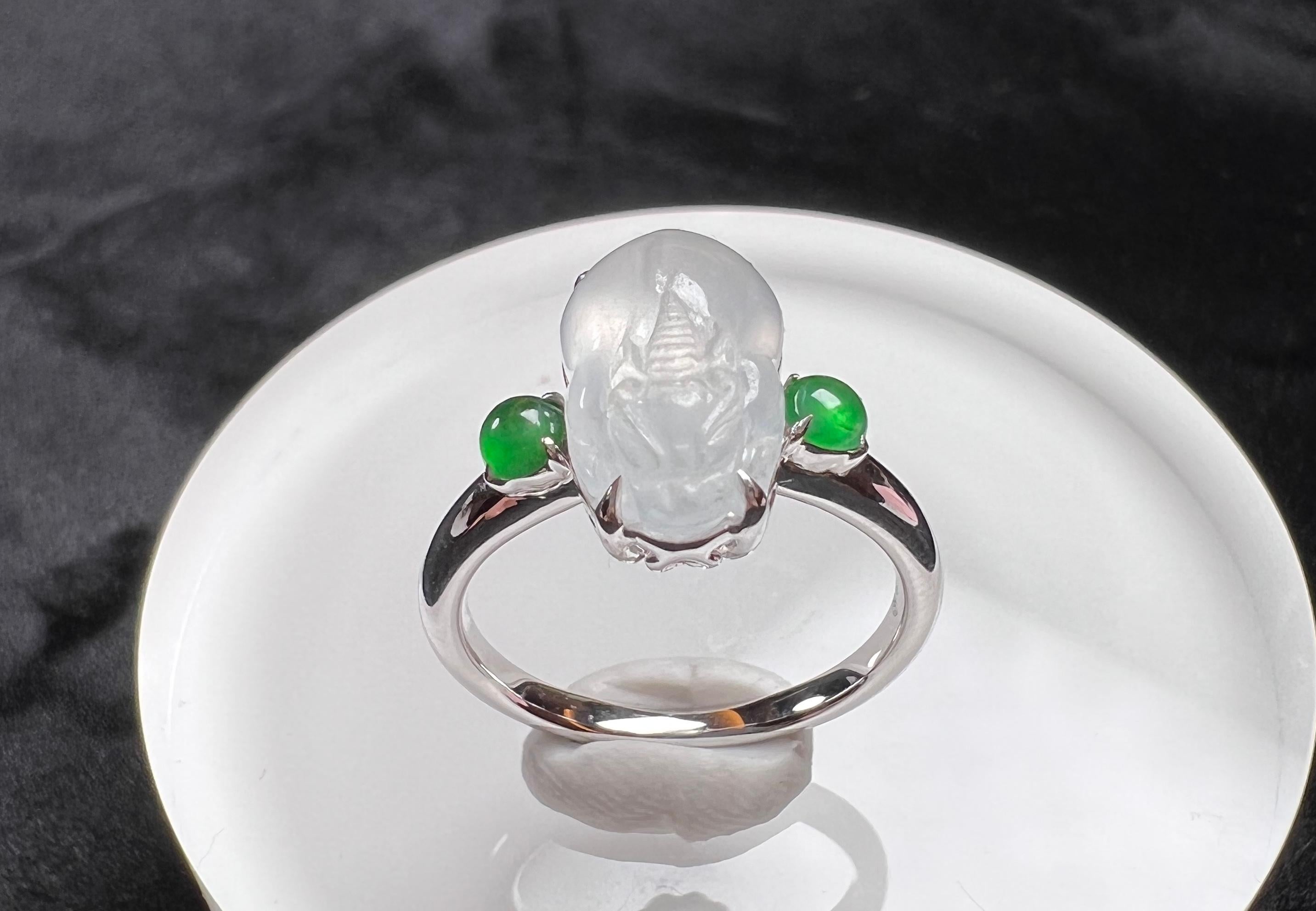 18K White Gold Icy Jadeite Green Jadeite Mythical Creature Ring Cocktail Ring In New Condition For Sale In London, GB