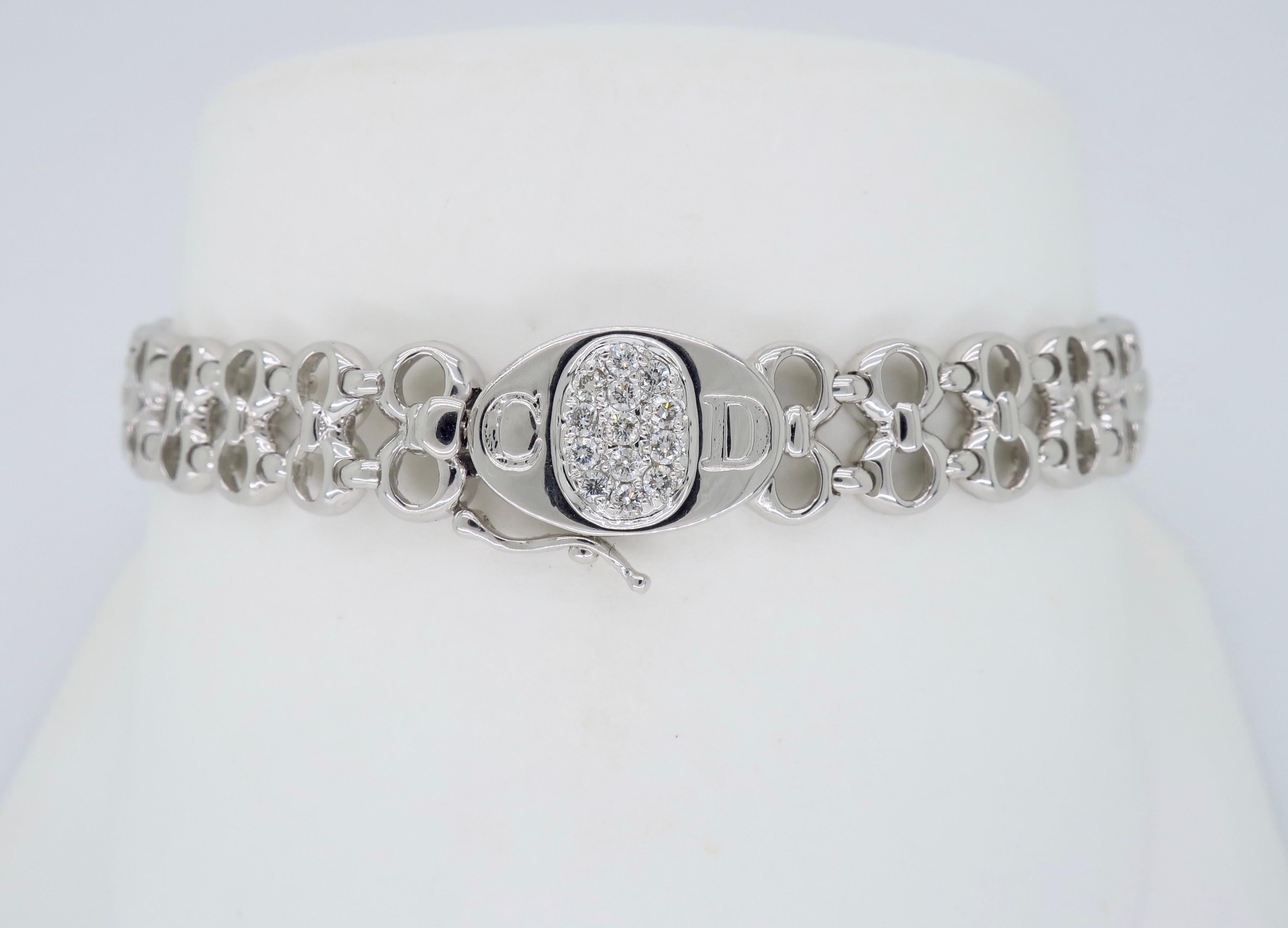 18 Karat White Gold Interlocking Link Diamond Bracelet In Excellent Condition In Webster, NY