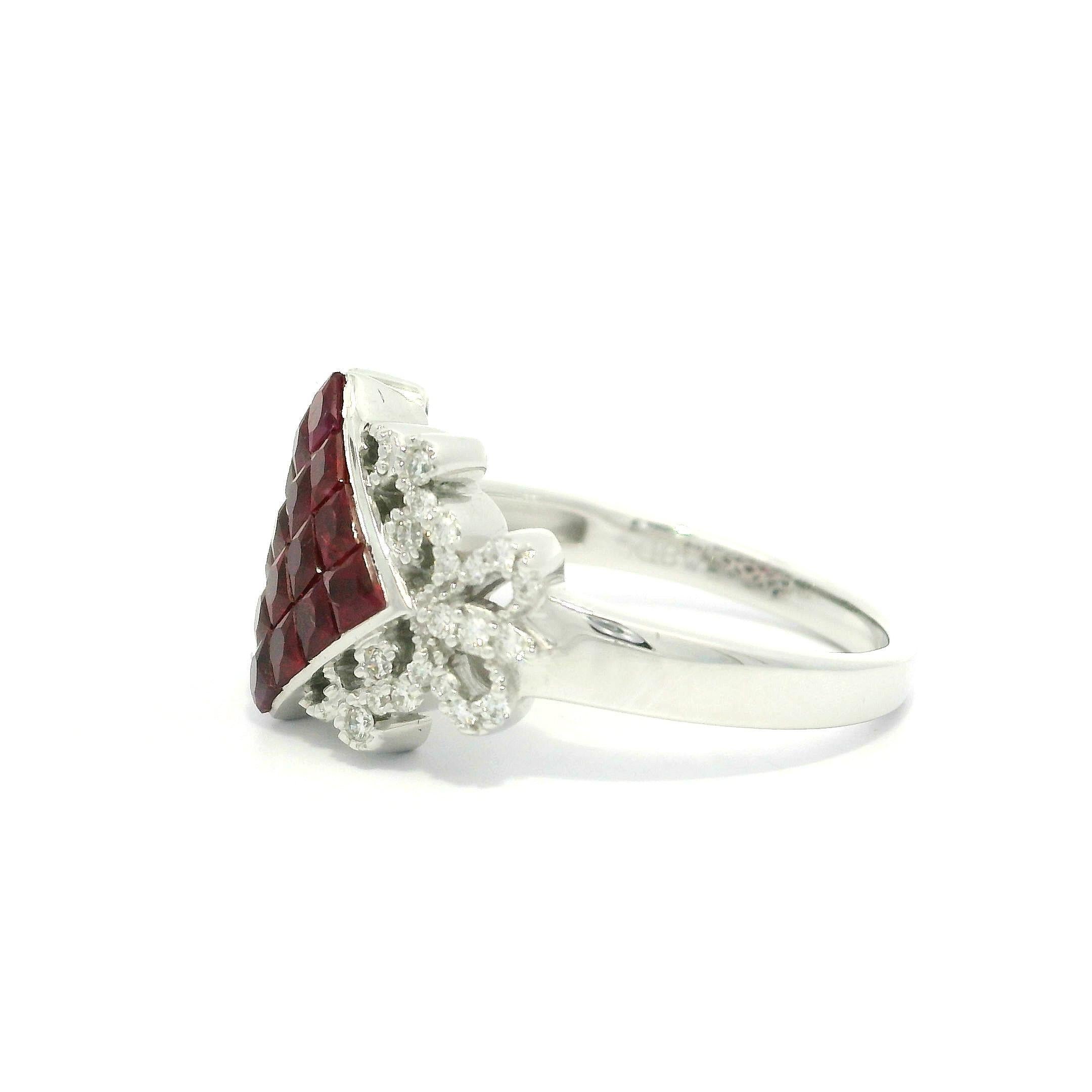 Anello a fascia larga con rubini e diamanti incastonati in oro bianco 18k Invisible Mystery Set In condizioni ottime in vendita a Montclair, NJ