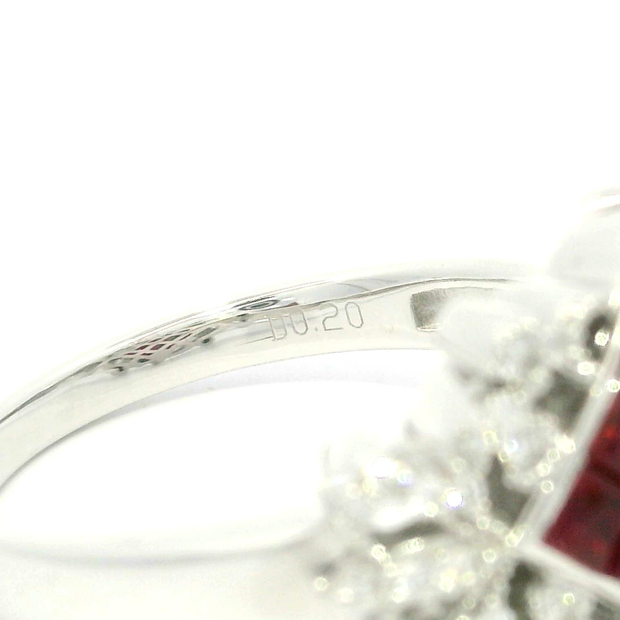 Anello a fascia larga con rubini e diamanti incastonati in oro bianco 18k Invisible Mystery Set in vendita 2