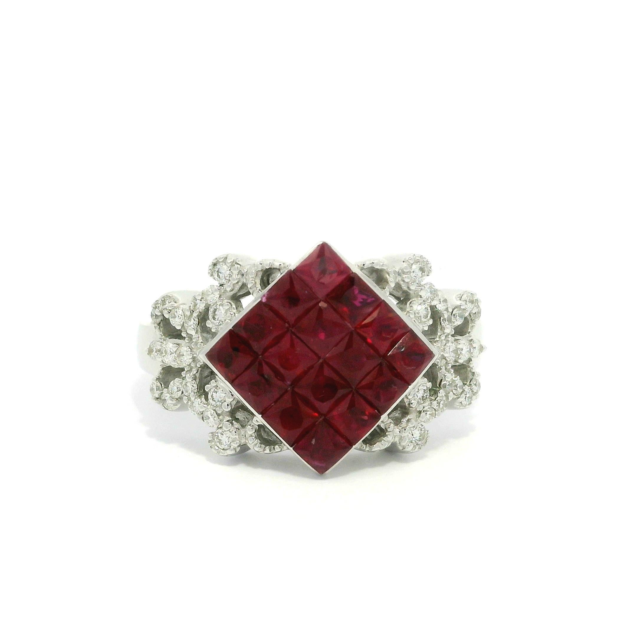 Anello a fascia larga con rubini e diamanti incastonati in oro bianco 18k Invisible Mystery Set in vendita 4