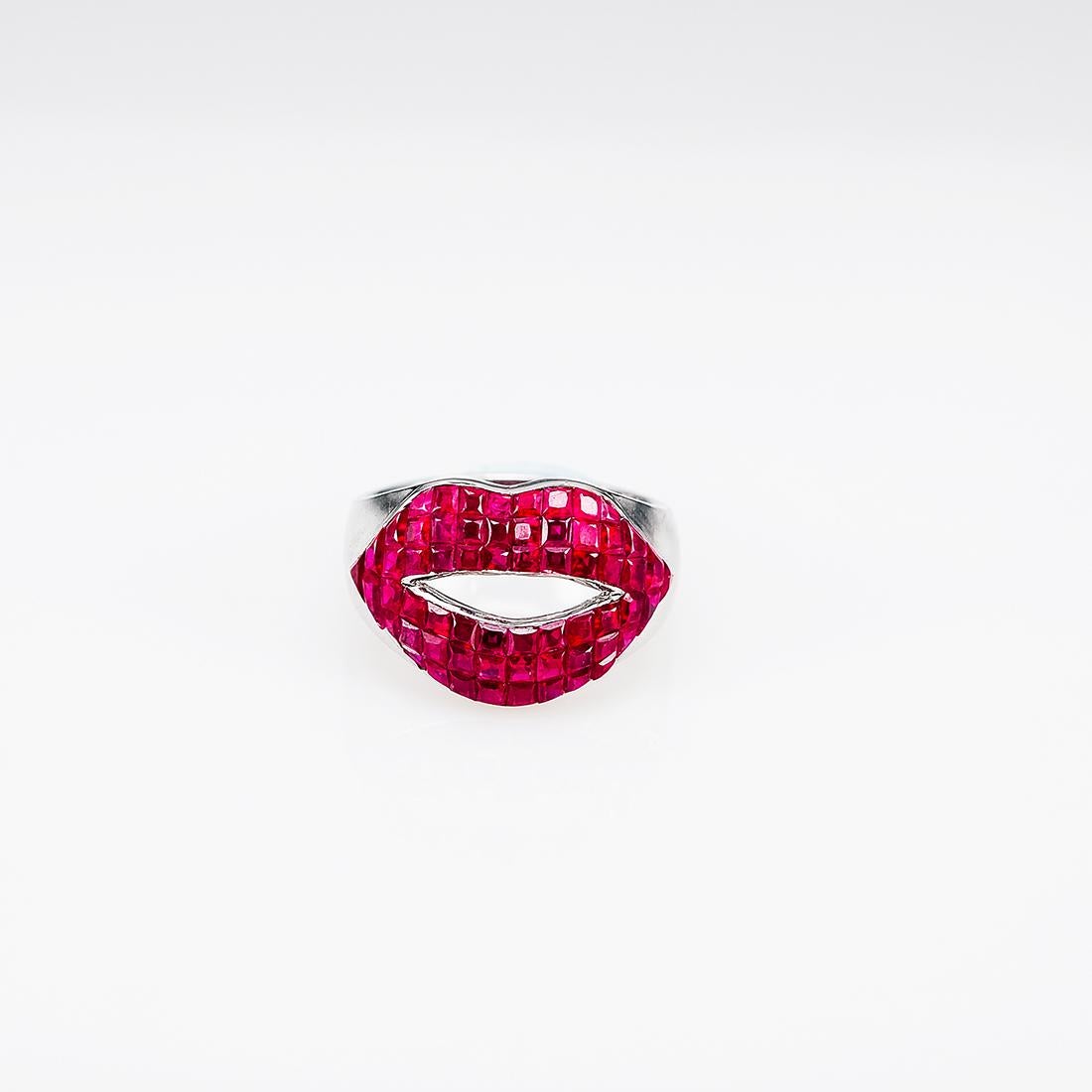 Modern 18K White gold invisible Ruby Ring 'Lip'