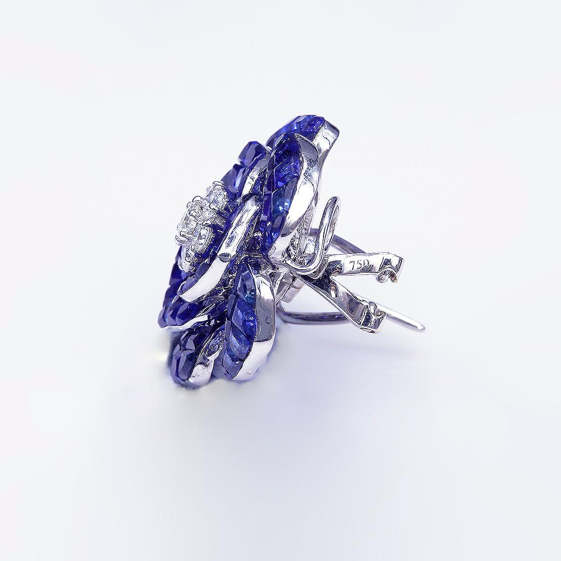 18K White gold invisible Sapphire Invisible Rose Earrings In New Condition For Sale In Bangkok, TH