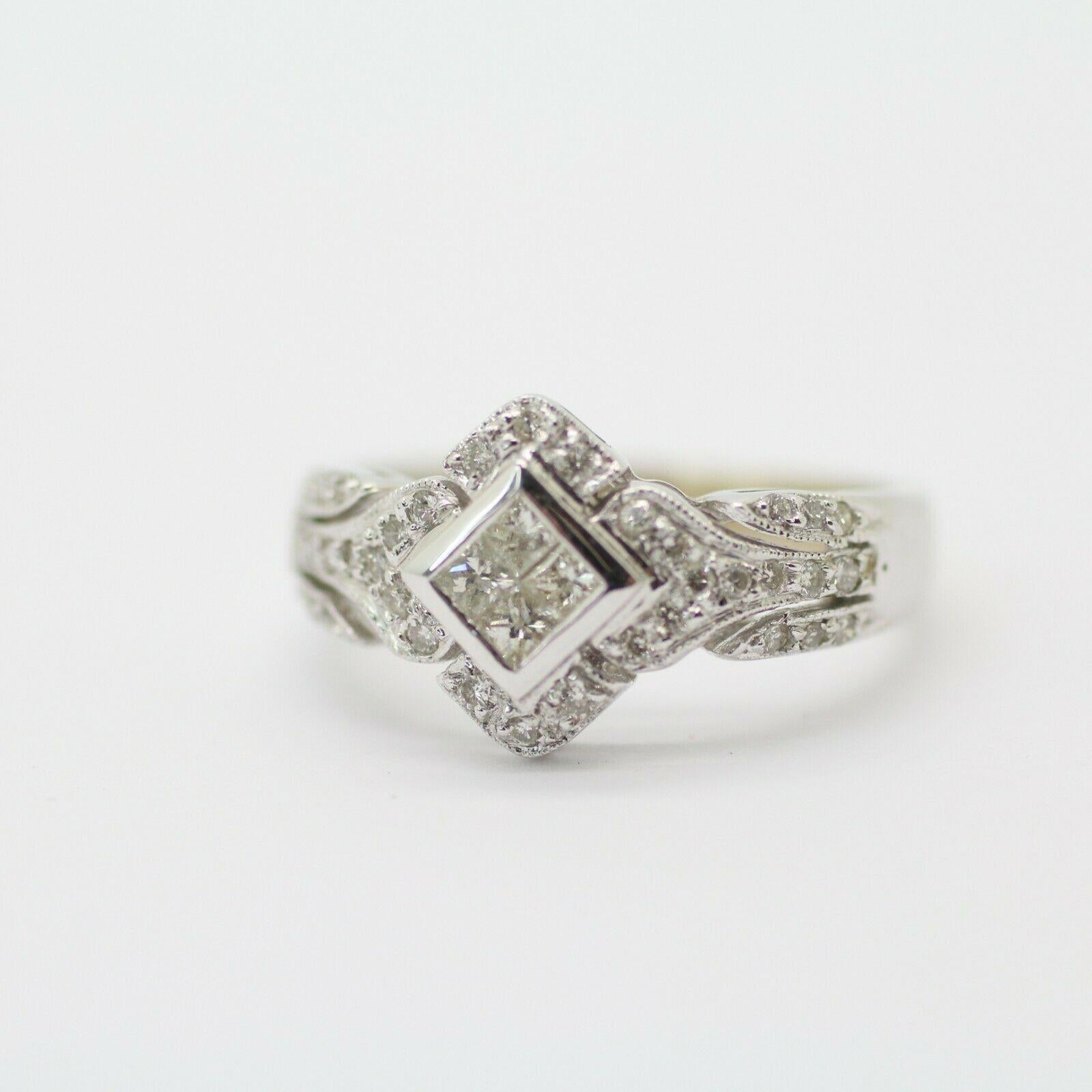  Especificaciones:
    piedra principal: DIAMANTE DE CORTE PRINCESA DE 4 PIEZAS DE APROX. 0,15 TONELADAS
    DIAMANTES: 36 PIEZAS TALLA REDONDA DIAM
    peso total en quilates APROXIMADAMENTE 0,20 TW
    color: I
    claridad: si2   
    metal: ORO