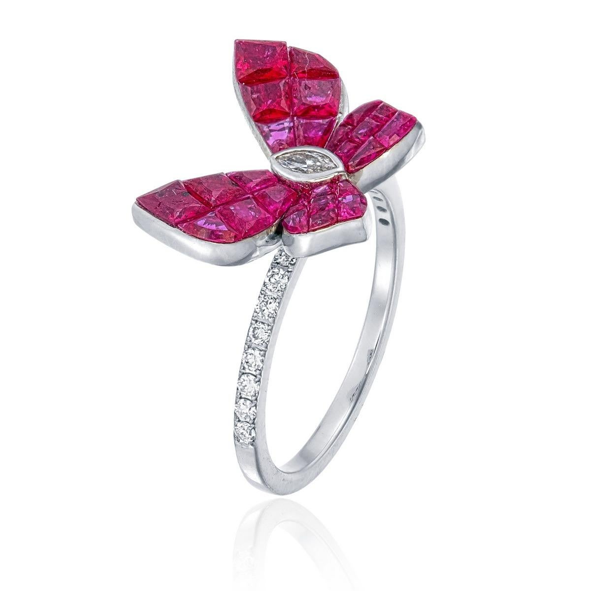 Taille Marquise Bague papillon en or blanc 18 carats sertie invisible de rubis et de diamants en vente