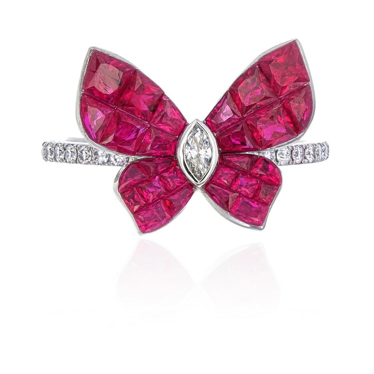 Bague papillon en or blanc 18 carats sertie invisible de rubis et de diamants Pour femmes en vente