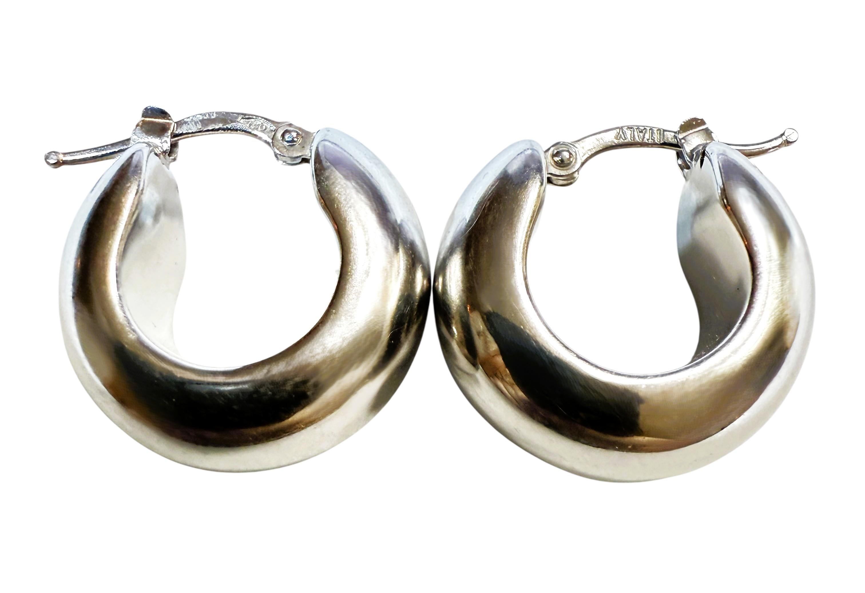Orecchini a lobo in oro bianco 18K Made in Italy 19 mm Chiusura a scatto in vendita 1