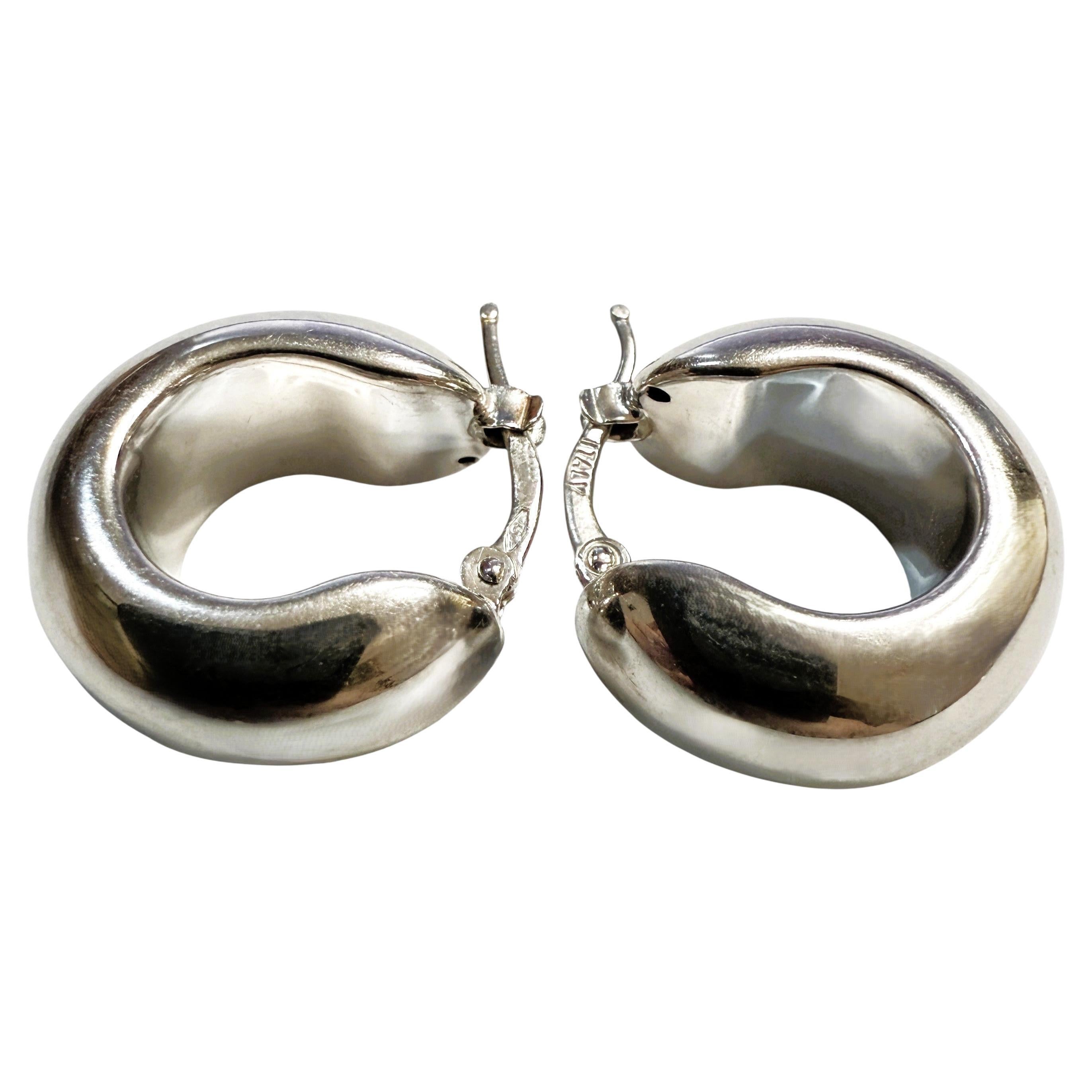 Orecchini a lobo in oro bianco 18K Made in Italy 19 mm Chiusura a scatto in vendita