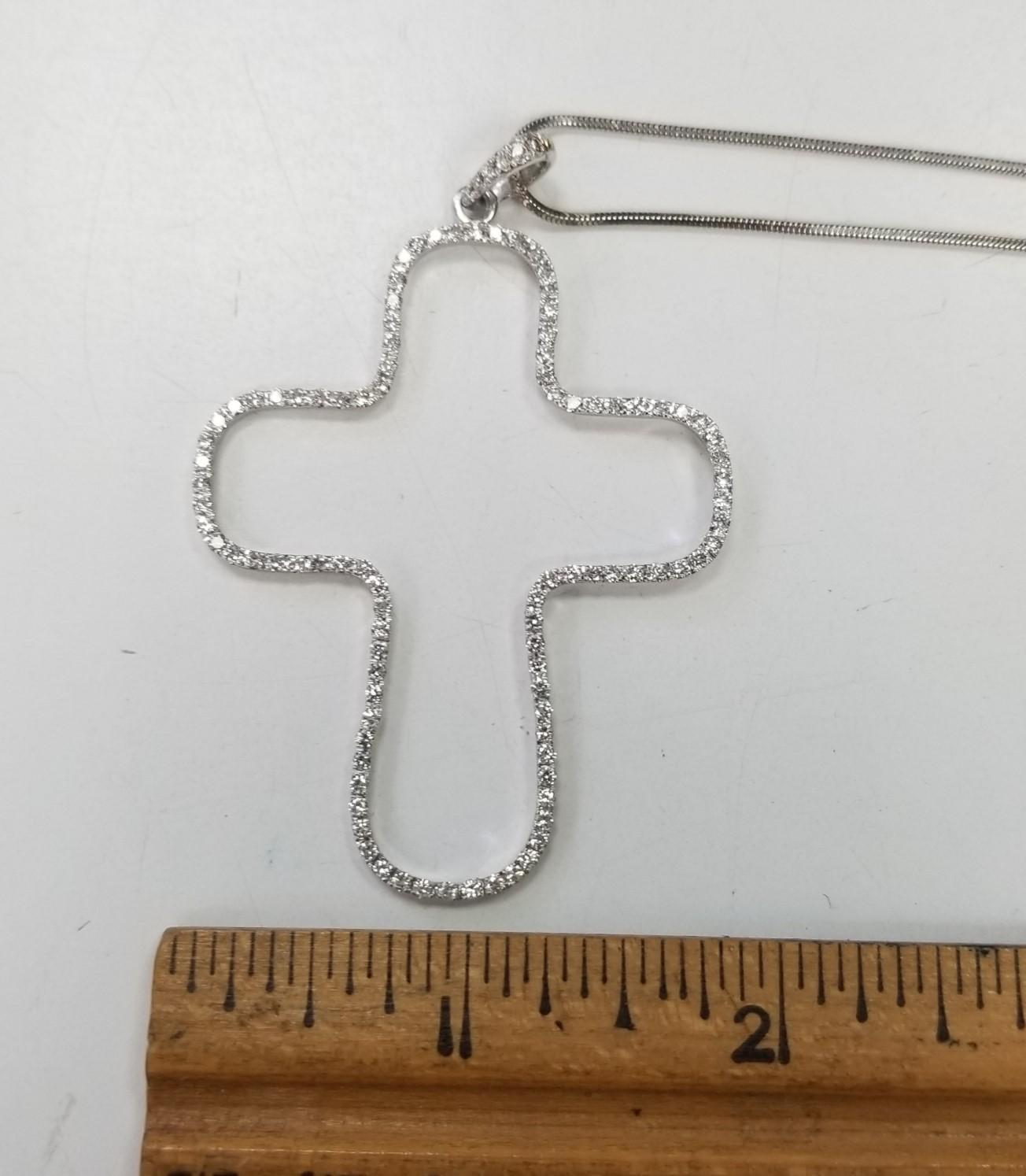 Specifications:
Pre-Owned (Great condition)
Metal: 18k White Gold
Stones: 175Diamonds Color G, clarity VS
Weight: 11 Gr
Length: 18 inch snake chain
Pendant dimensions: 47 mm x 70mm