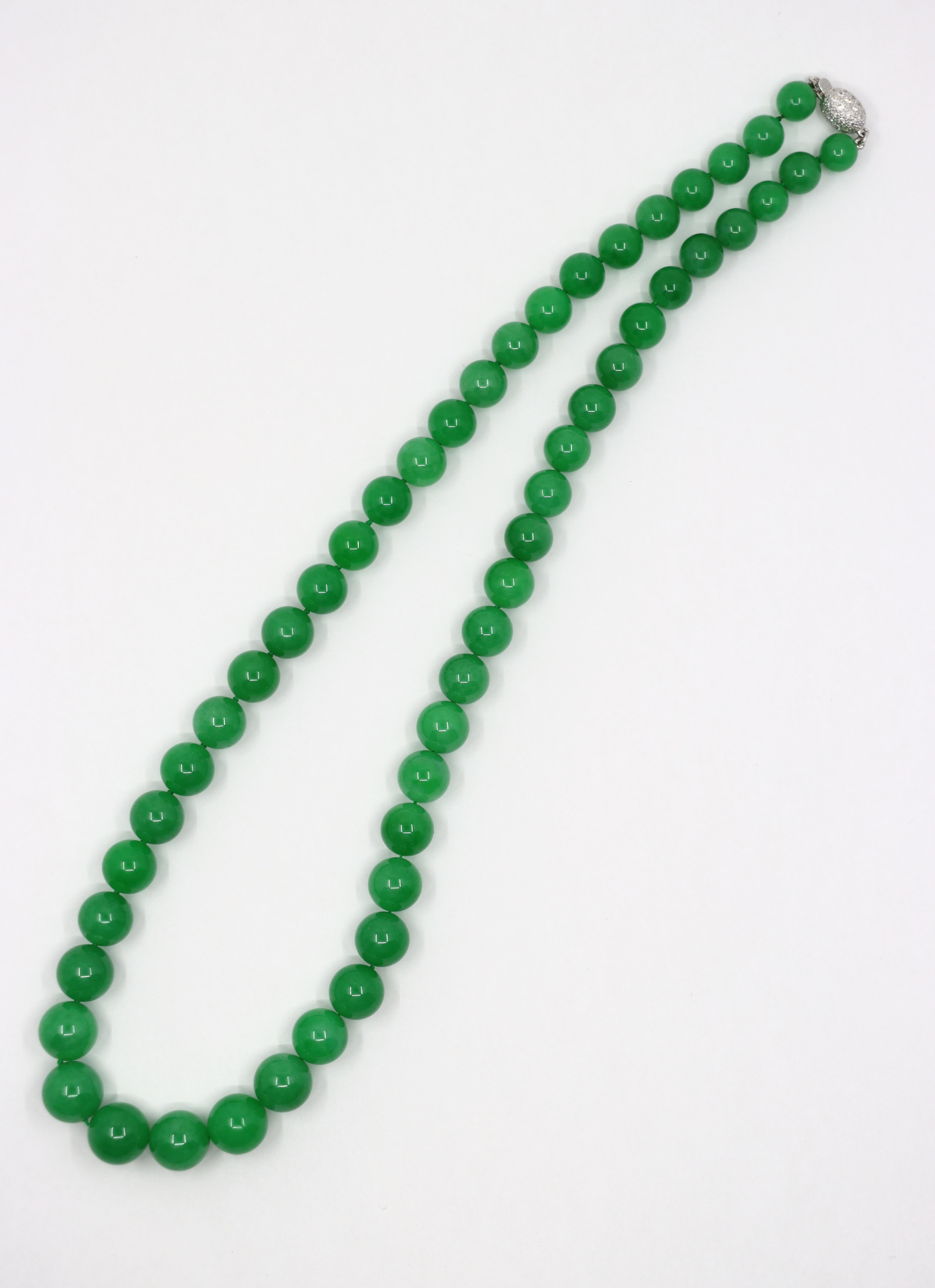 Collana di perle di giadeite in oro bianco 18K in vendita 13