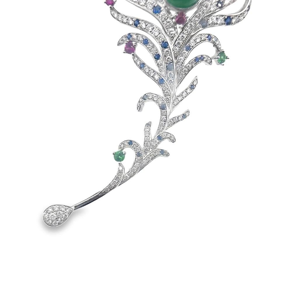 Spilla/pendente in giadeite e zaffiri in oro bianco 18 carati con diamanti In condizioni Nuovo in vendita a Kowloon, HK