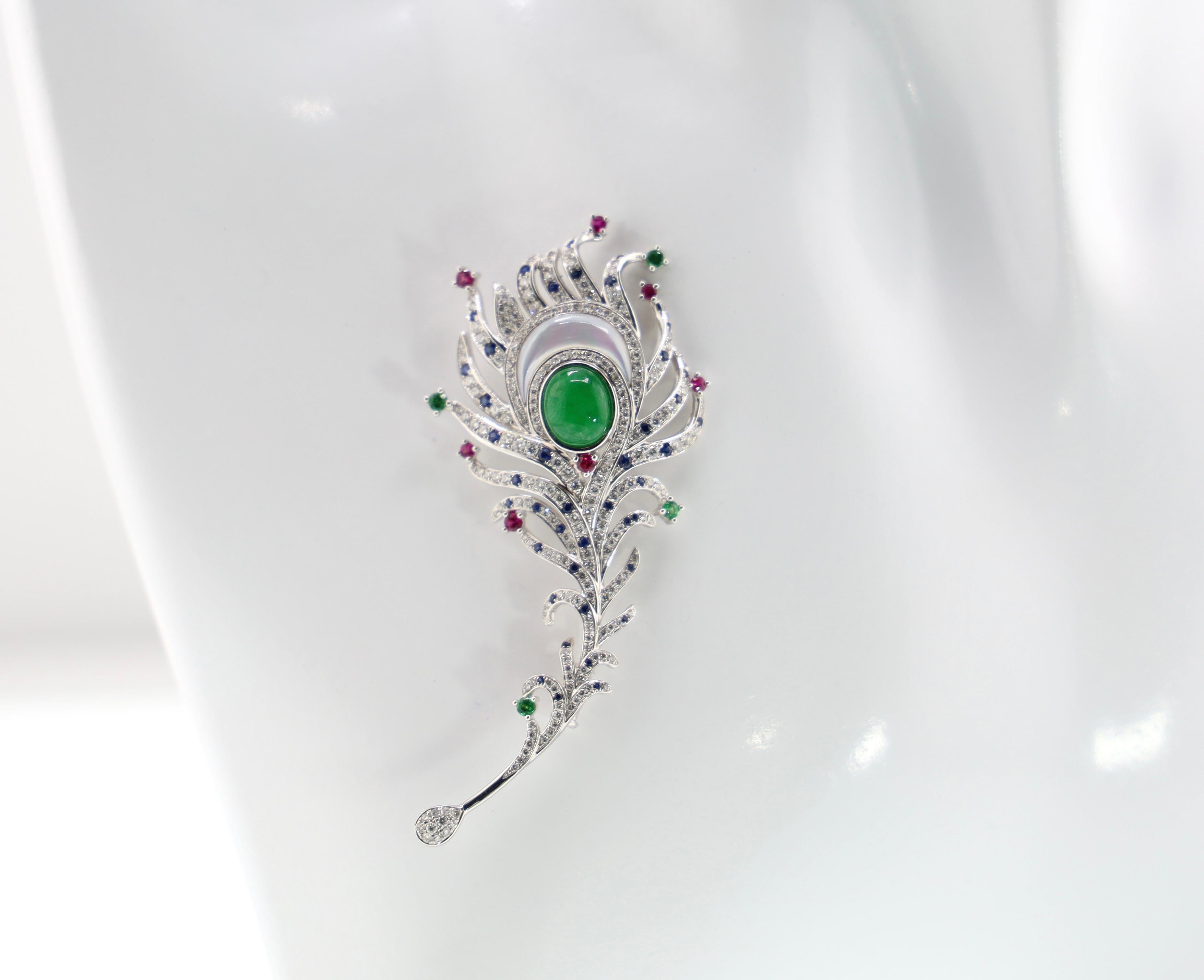 Spilla/pendente in giadeite e zaffiri in oro bianco 18 carati con diamanti in vendita 3