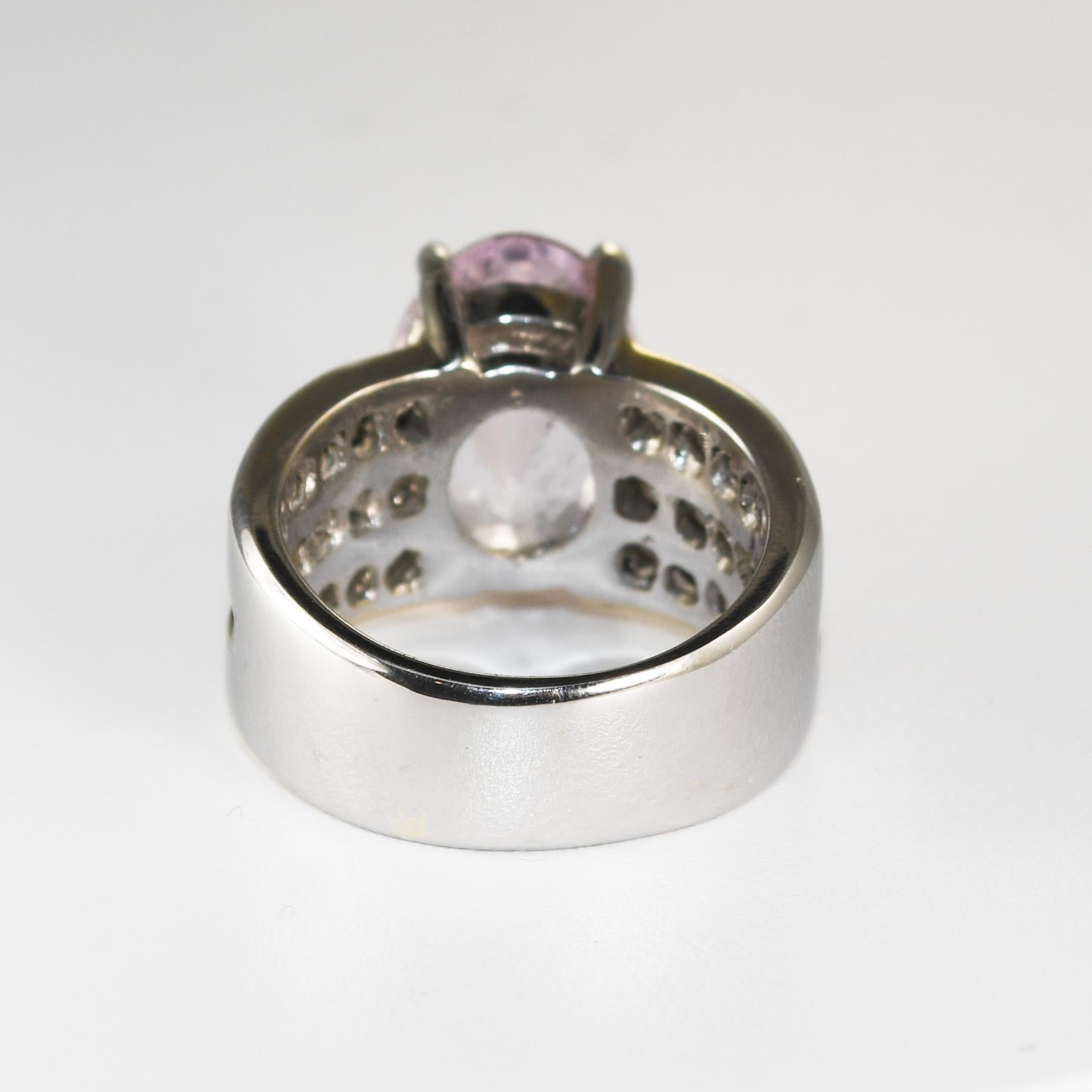 18K White Gold Kunzite and Diamond Ring 13.7g In Excellent Condition For Sale In Laguna Beach, CA