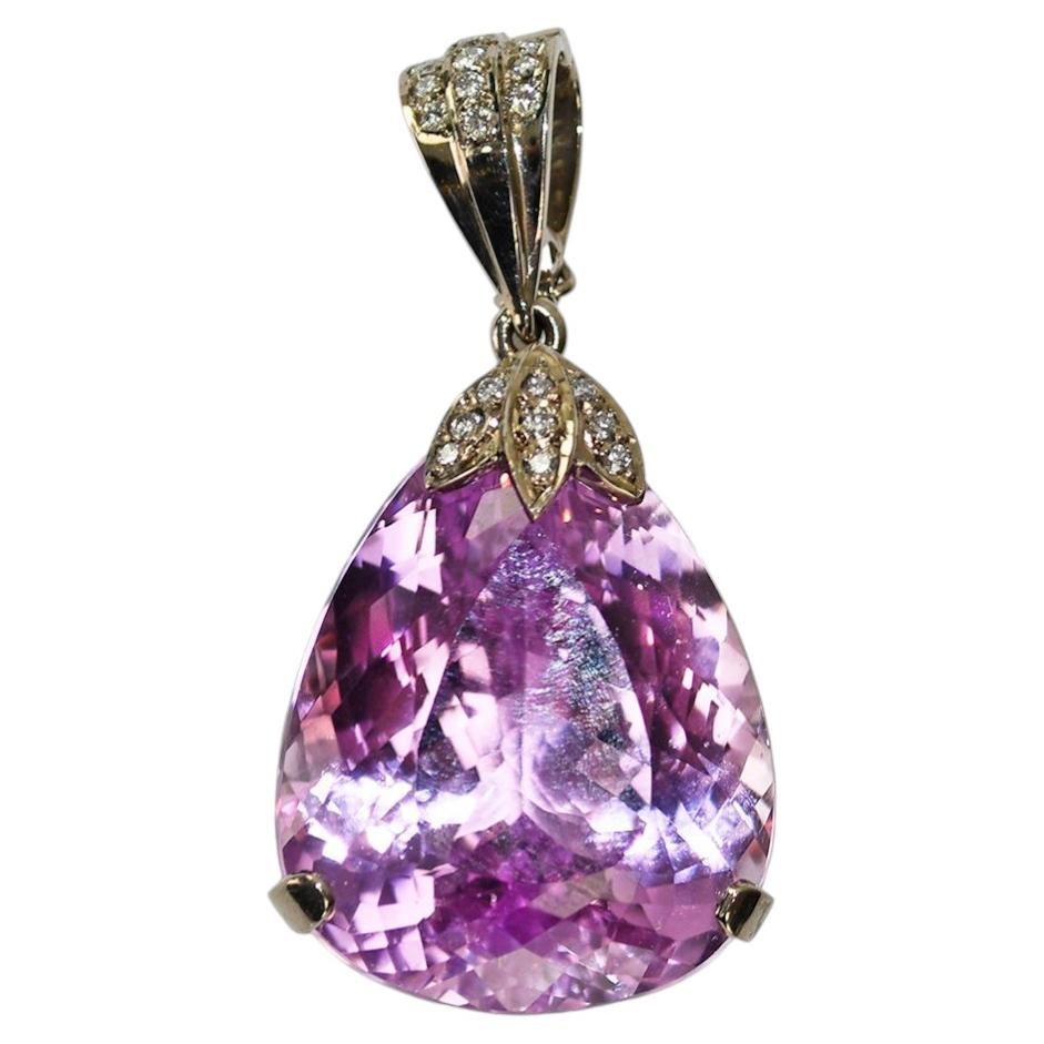 Pendentif en or blanc 18K Kunzite et diamant 31g en vente