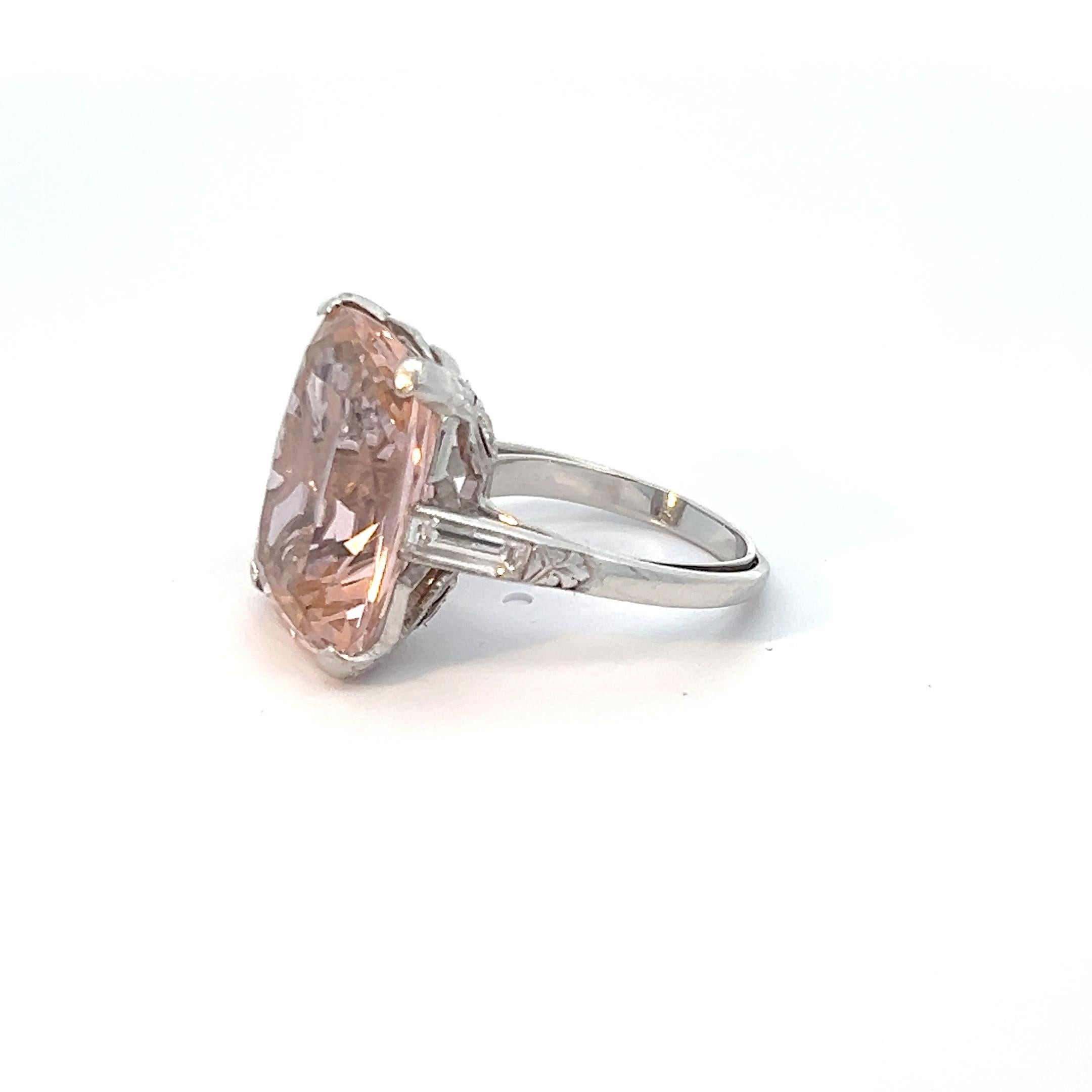 18k White Gold Kunzite/Morganite And White Diamonds In New Condition For Sale In New York, NY