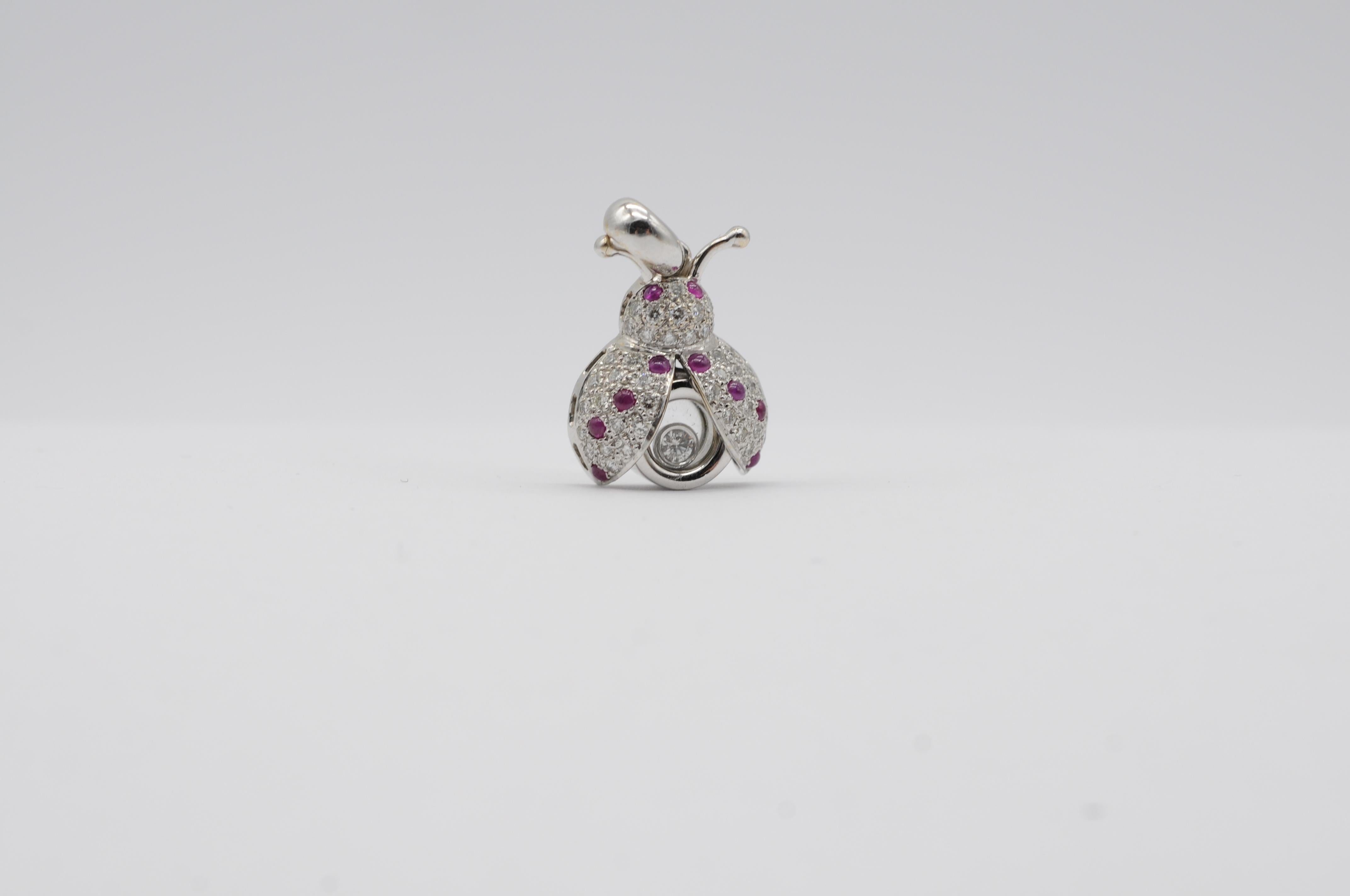 Ciondolo Coccinella in oro bianco 18k con diamanti e rubini cabochon In condizioni buone in vendita a Berlin, BE