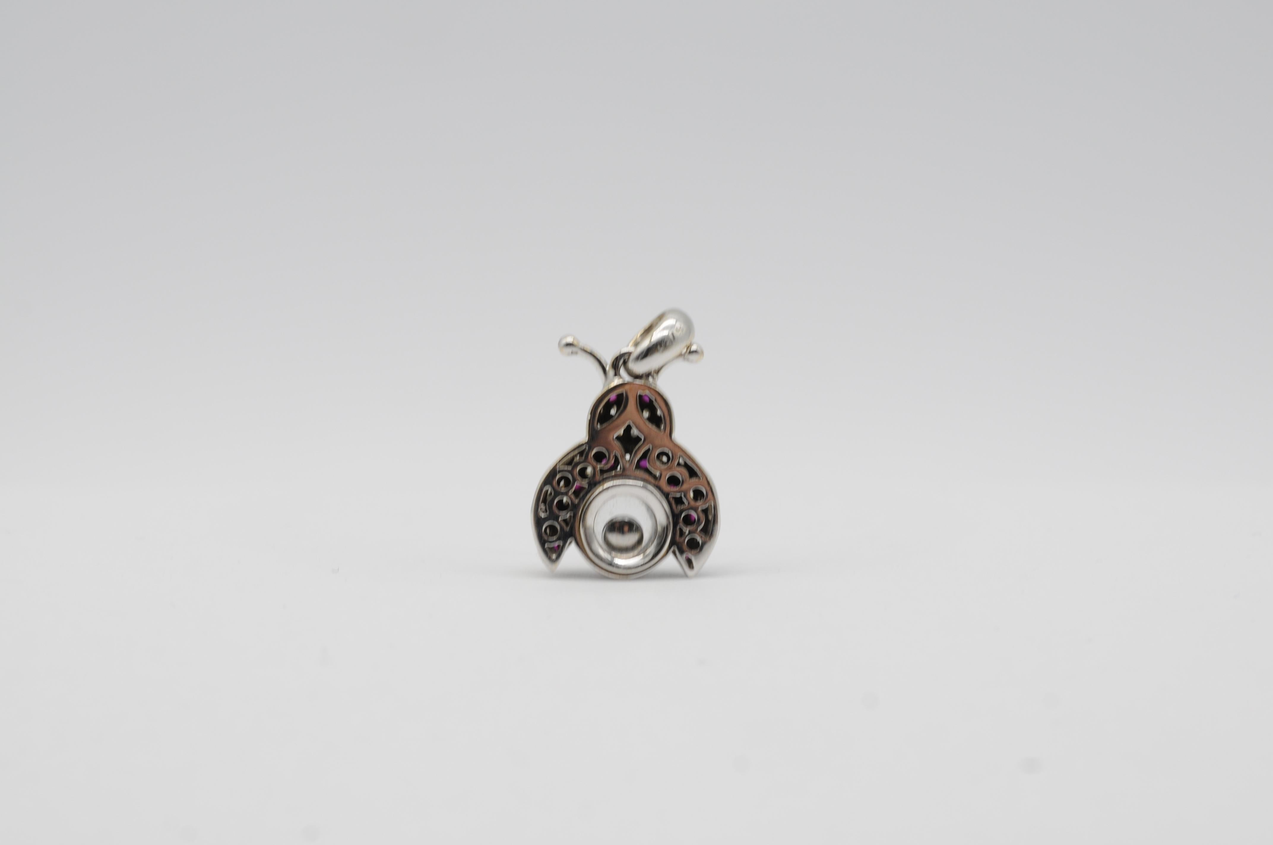 Ciondolo Coccinella in oro bianco 18k con diamanti e rubini cabochon in vendita 3