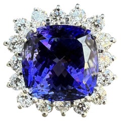 18k Weißgold große 18,41ctw GIA Kissen Tansanit w / Diamant Halo Ring