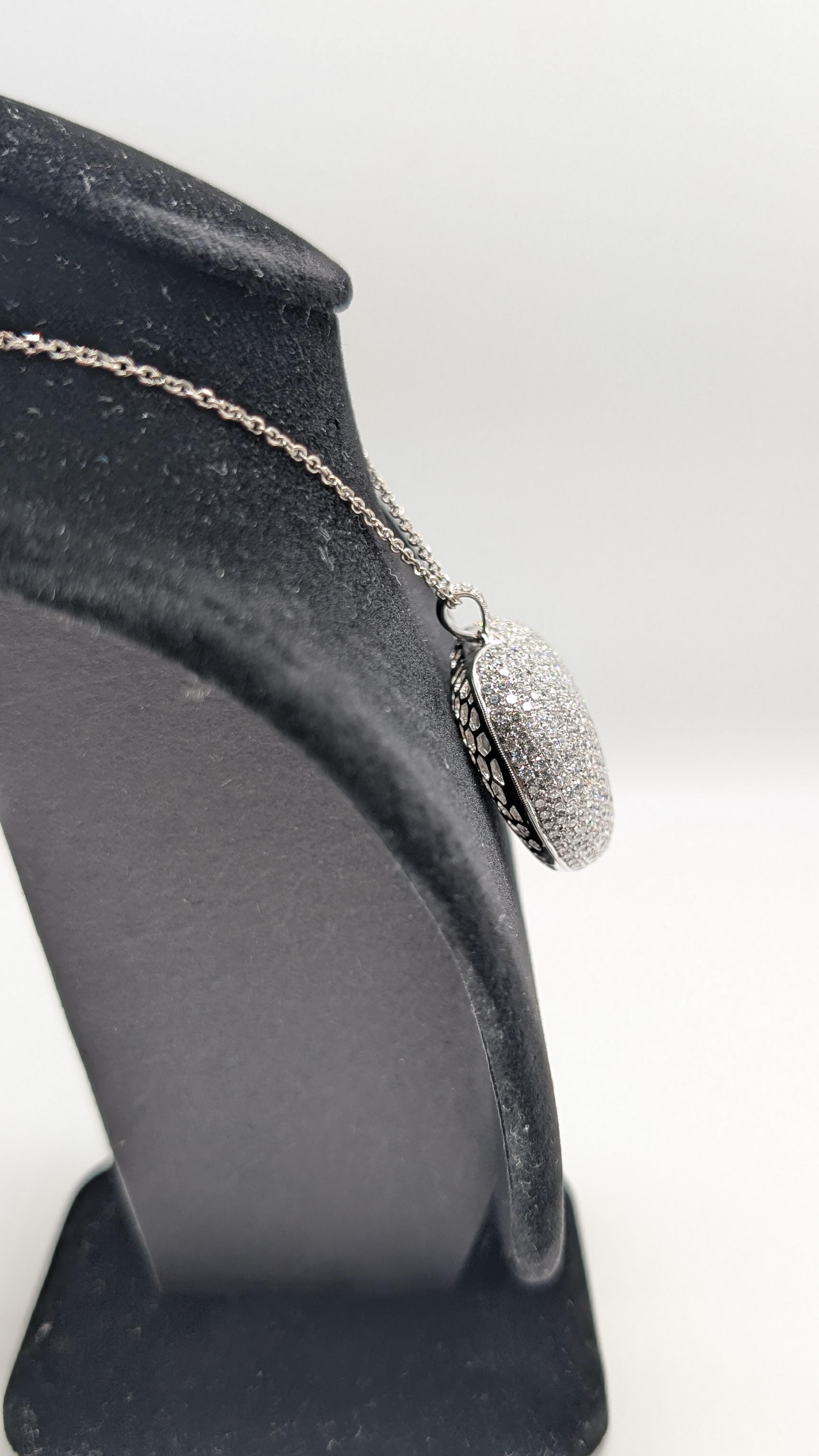 Ciondolo a forma di cuore in oro bianco 18K con diamante naturale 3-D di grandi dimensioni in vendita 3