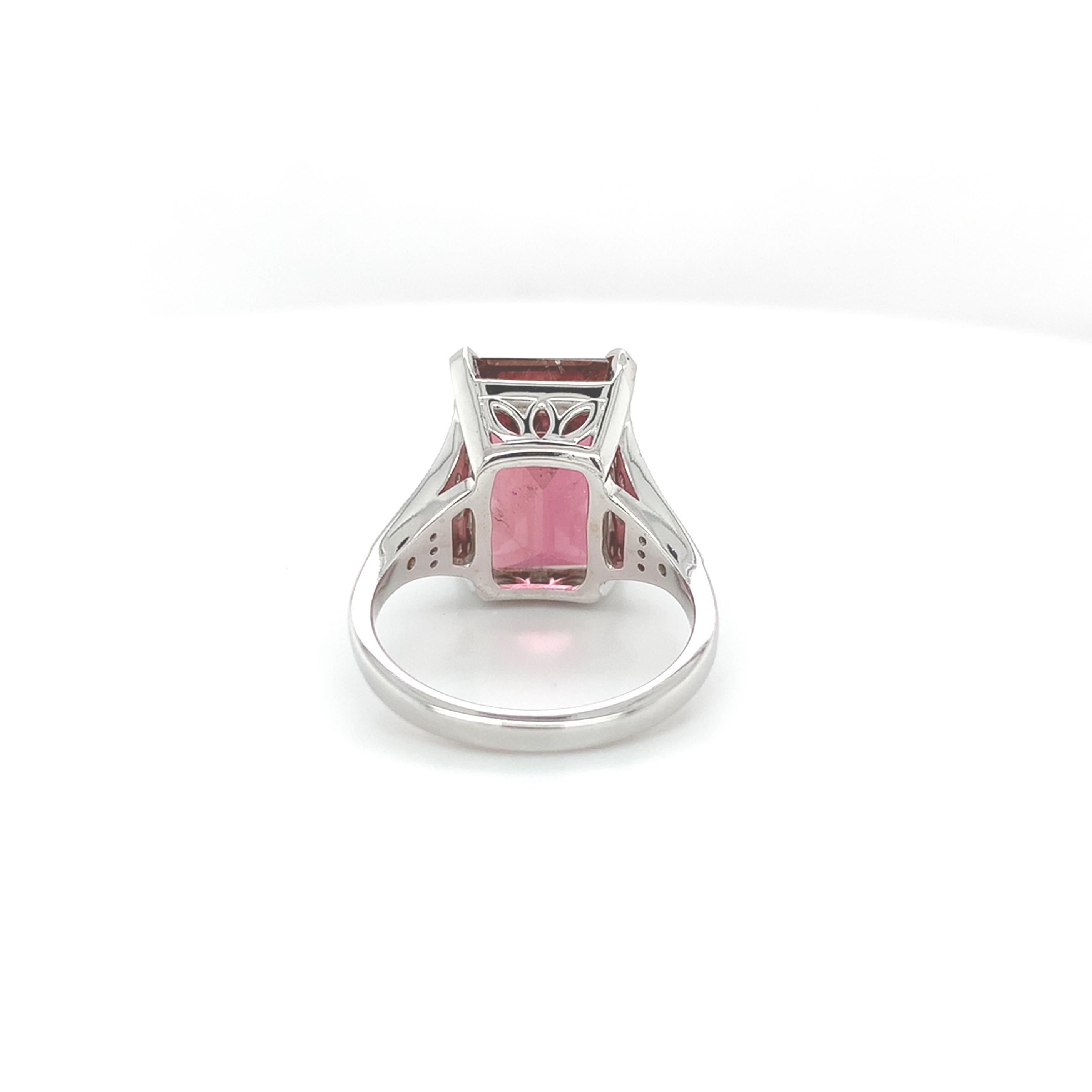 18K White Gold Large 9.93 carat Rubellite Tourmaline and Diamond Ring size 6.75 In New Condition For Sale In Big Bend, WI
