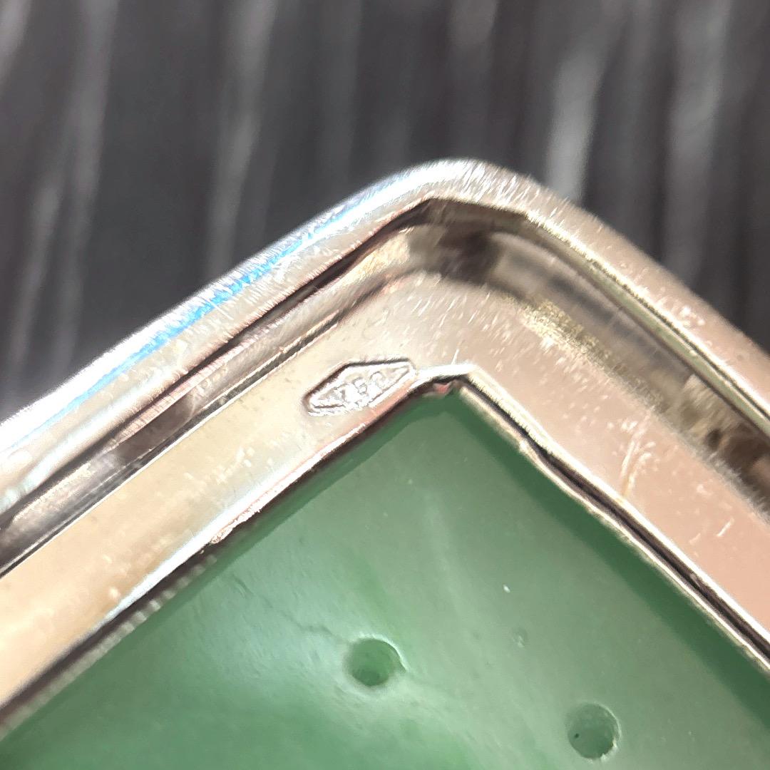 Ciondolo in oro bianco 18K con giada intagliata grande e diamante da 1,50 carati in vendita 3