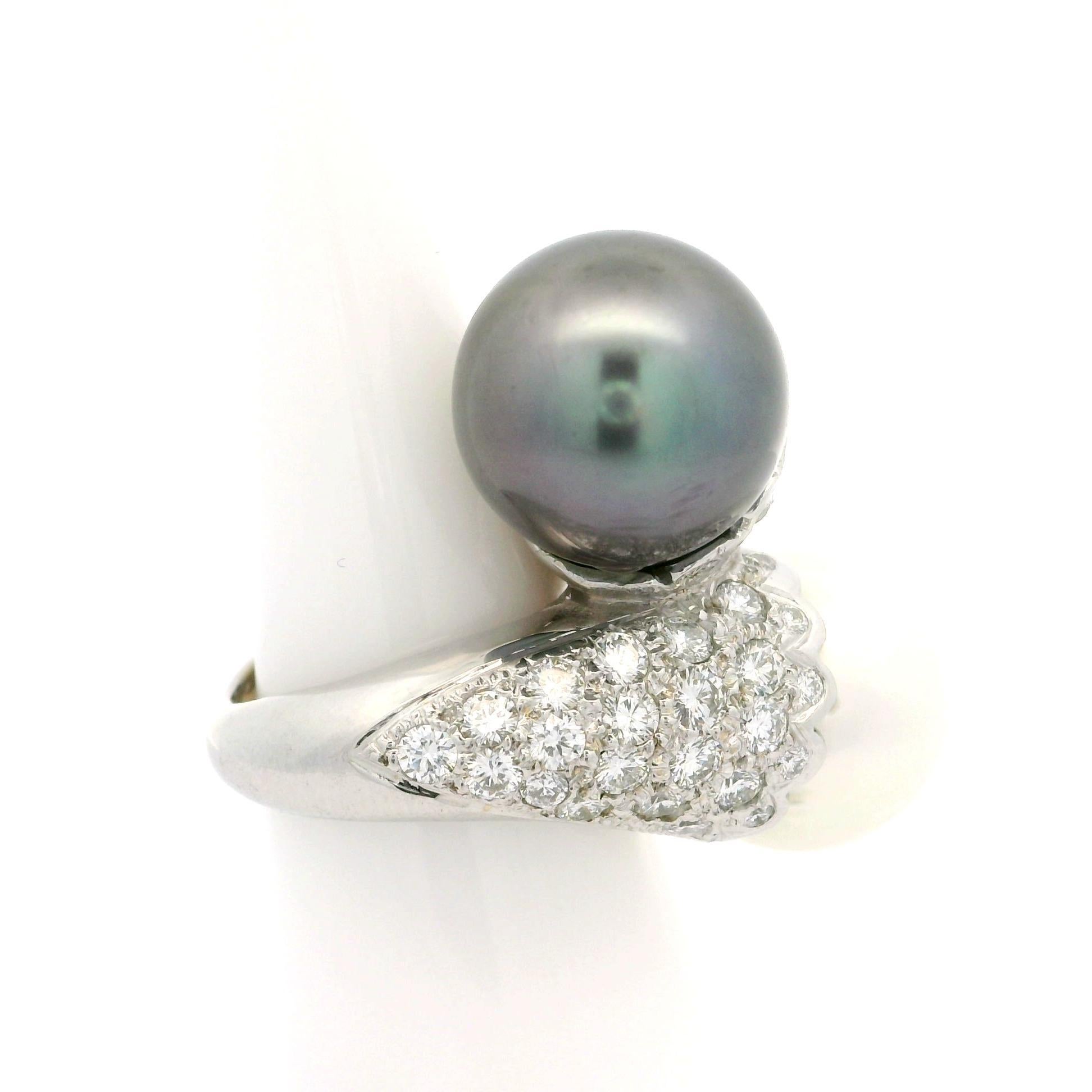 18 Karat Weißgold Große weiße & Tahiti-Perle mit 2,04 Karat Diamant Schwerer Bypass-Ring im Zustand „Hervorragend“ im Angebot in Montclair, NJ