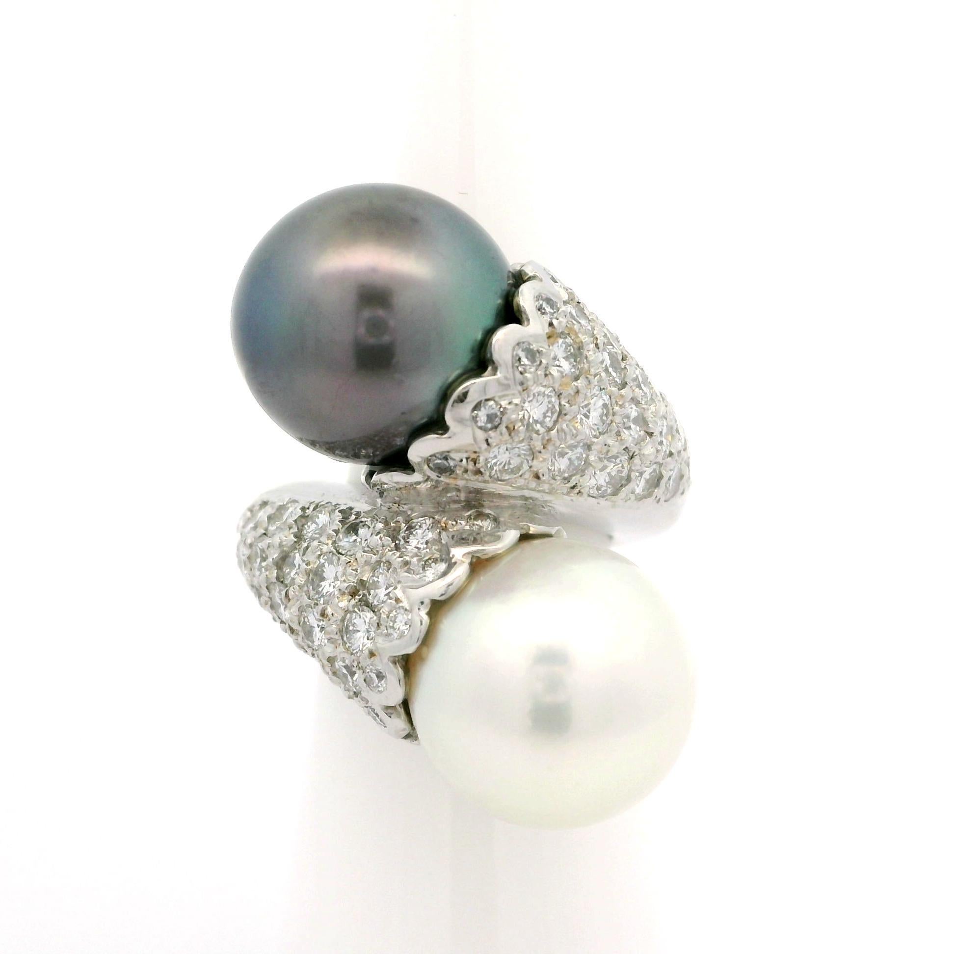 18 Karat Weißgold Große weiße & Tahiti-Perle mit 2,04 Karat Diamant Schwerer Bypass-Ring im Angebot 4