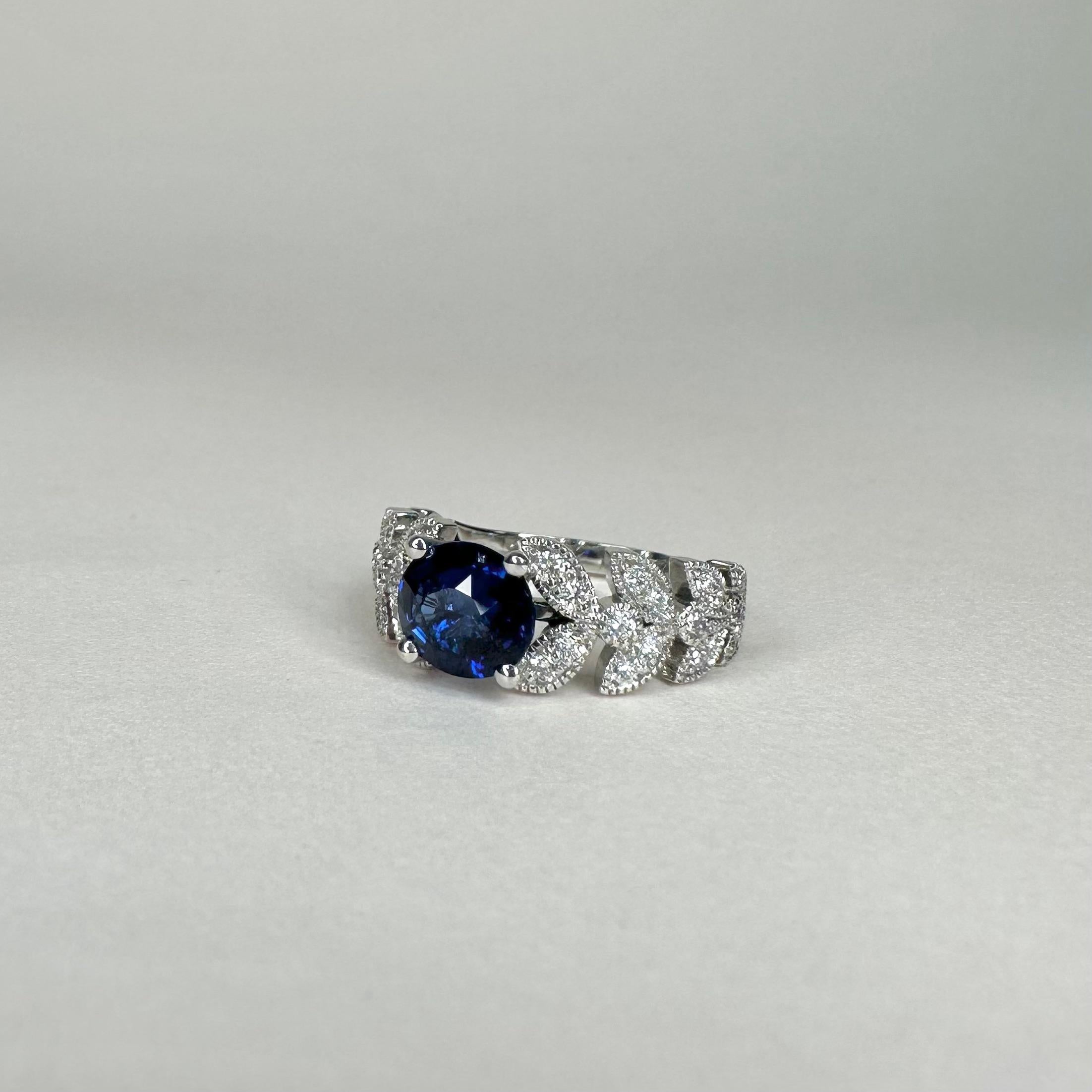 For Sale:  18k White Gold Laurel Leaf Design Ring Set with 1.53 Ct Royal Blue Oval Sapphire 3