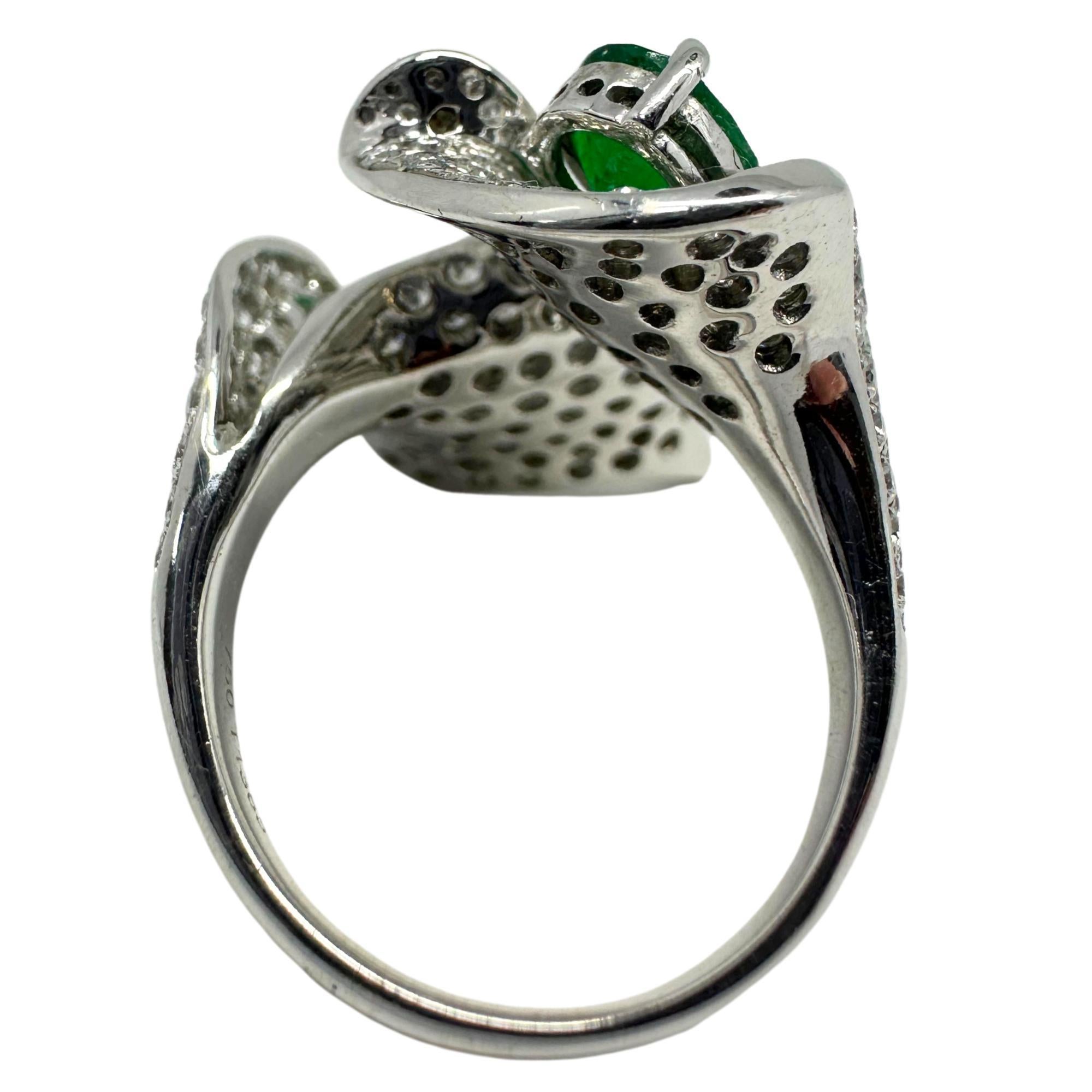 18K Weißgold Leaf Toi et Moi Smaragd und Diamant Ring Damen im Angebot