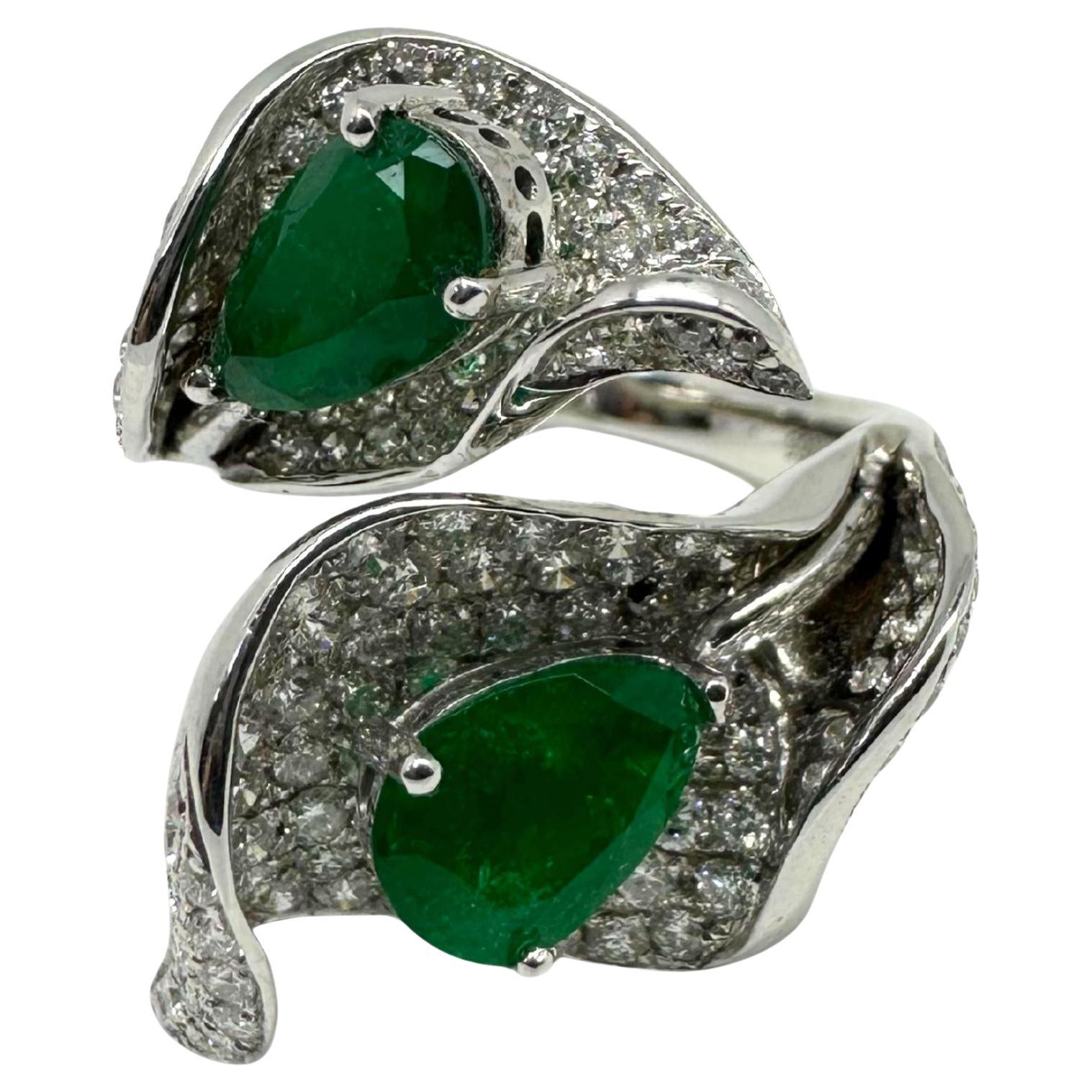 Bague en or blanc 18K Leaf Toi et Moi Emeraude et diamant