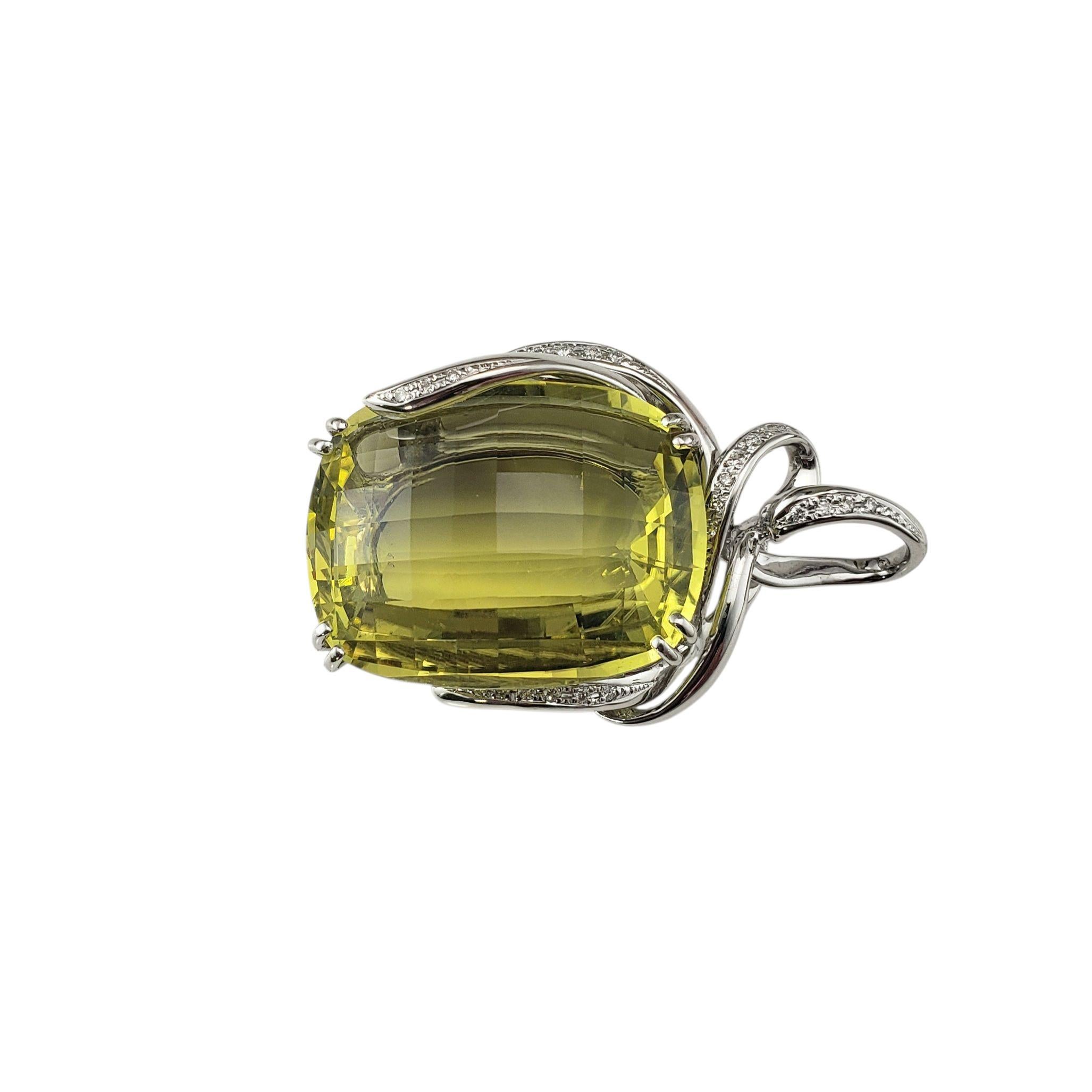 Ciondolo in oro bianco 18 carati con quarzo limone e diamanti, certificato JAGi...

Fai una dichiarazione audace con questo straordinario ciondolo in oro bianco 18 carati, che mette in mostra uno splendido quarzo limone rettangolare con taglio a