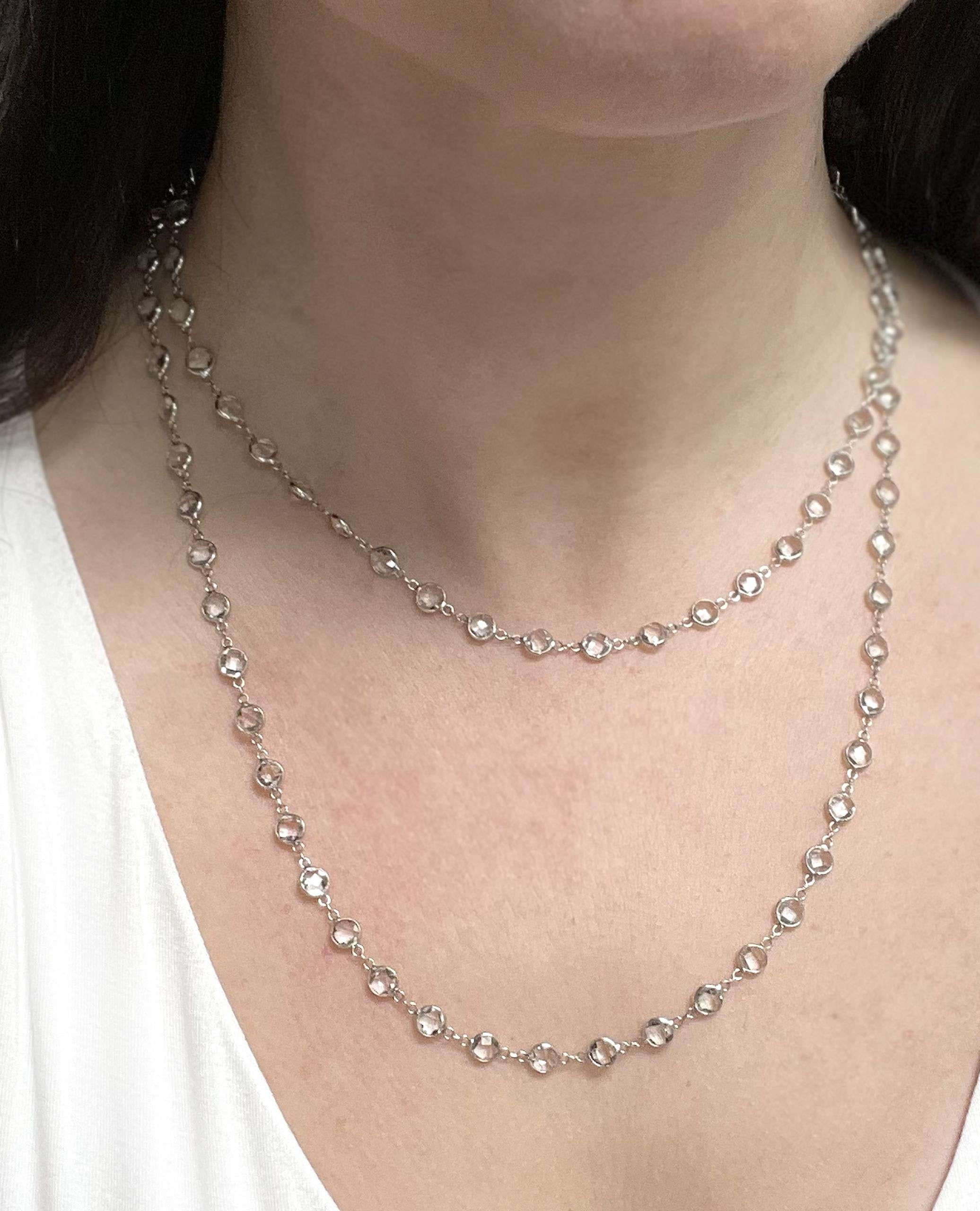 Lange By The Yard-Halskette aus 18 Karat Weißgold mit weißem Topas (Rundschliff)