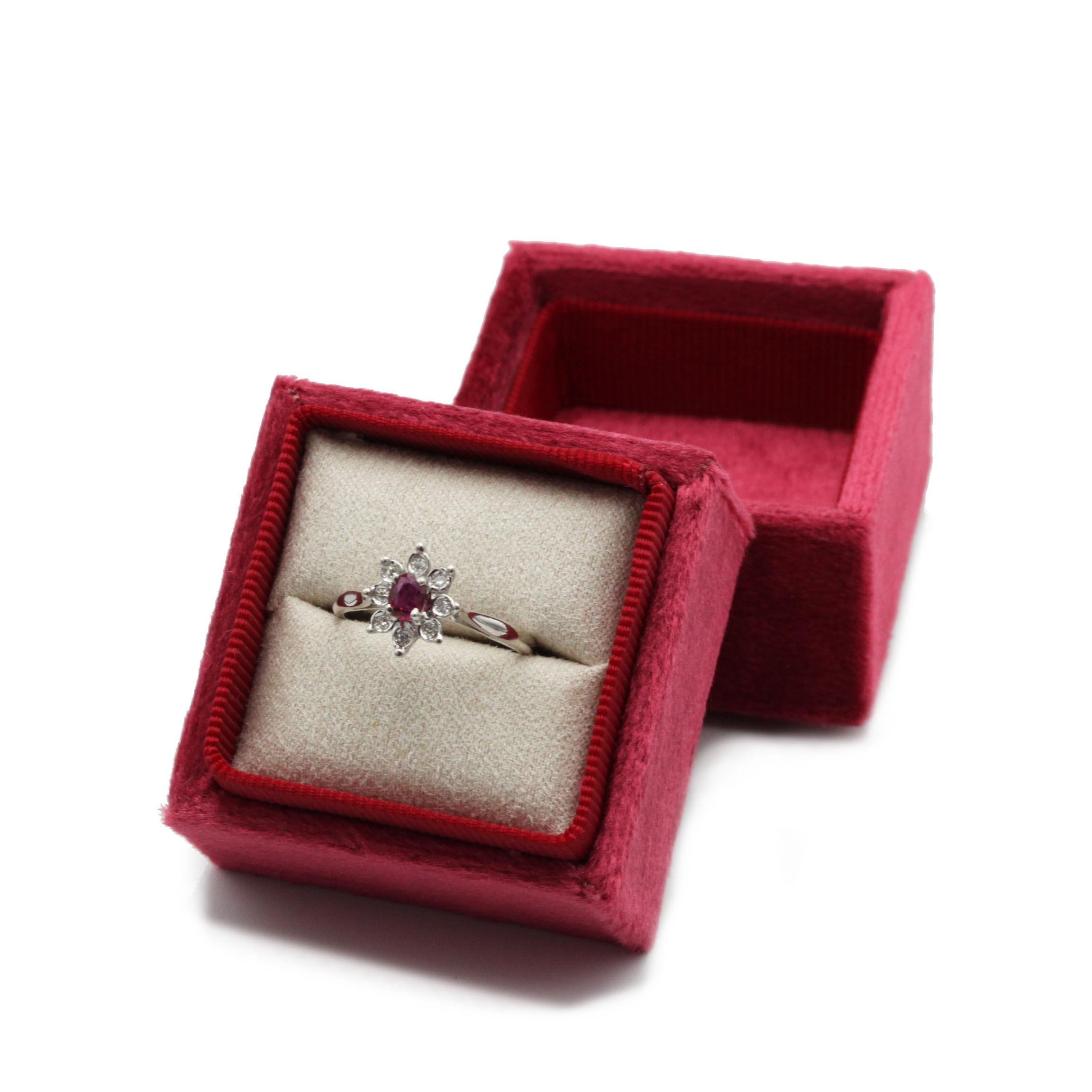 18 Karat Weißgold Marguerite Blumenring mit Rubin & Diamant Damen im Angebot