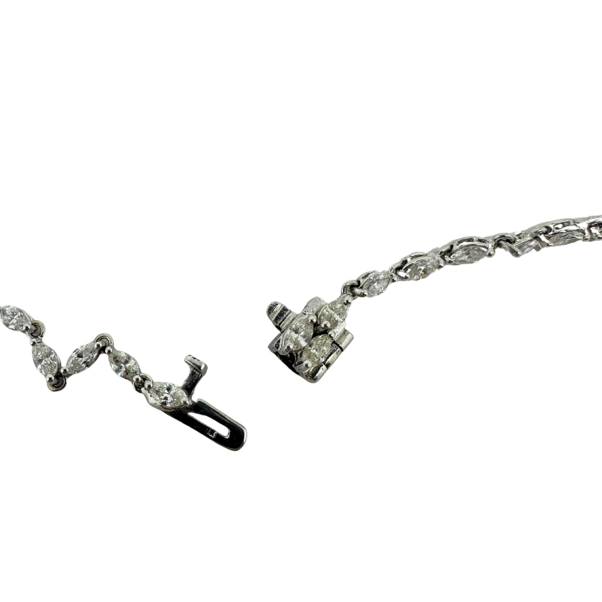 Collier Lariat en or blanc 18K avec diamants en forme de poire et de marquise en vente 3